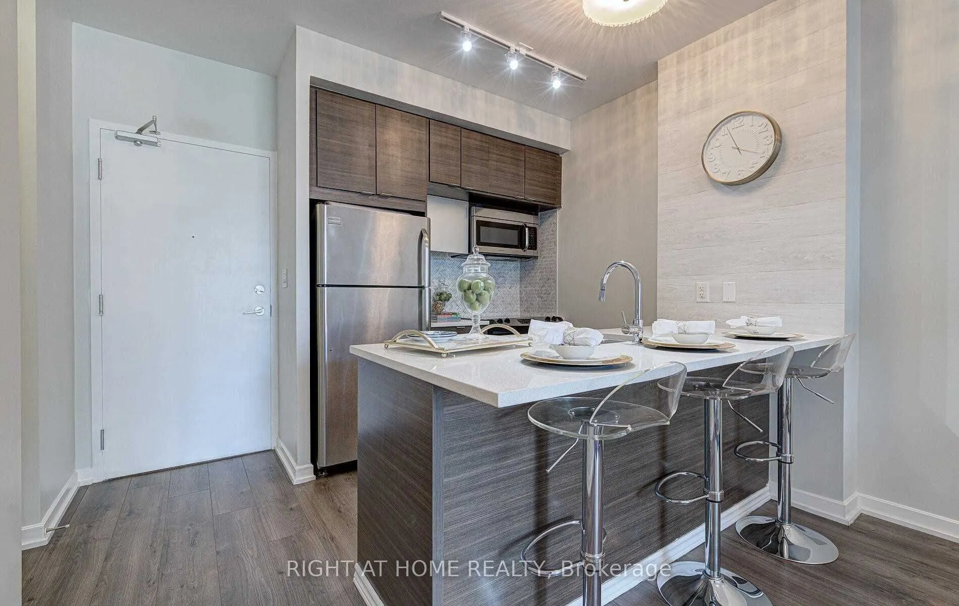 62 Forest Manor Road, #404