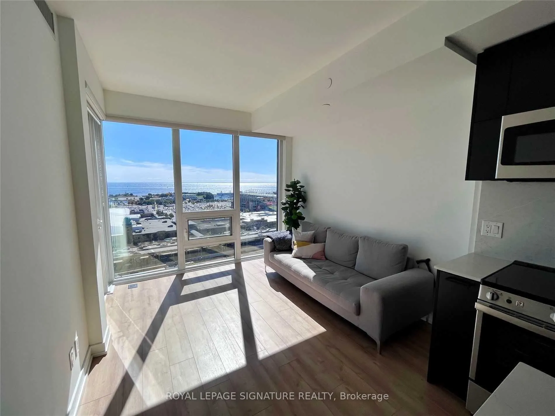 135 East Liberty Street, #1802