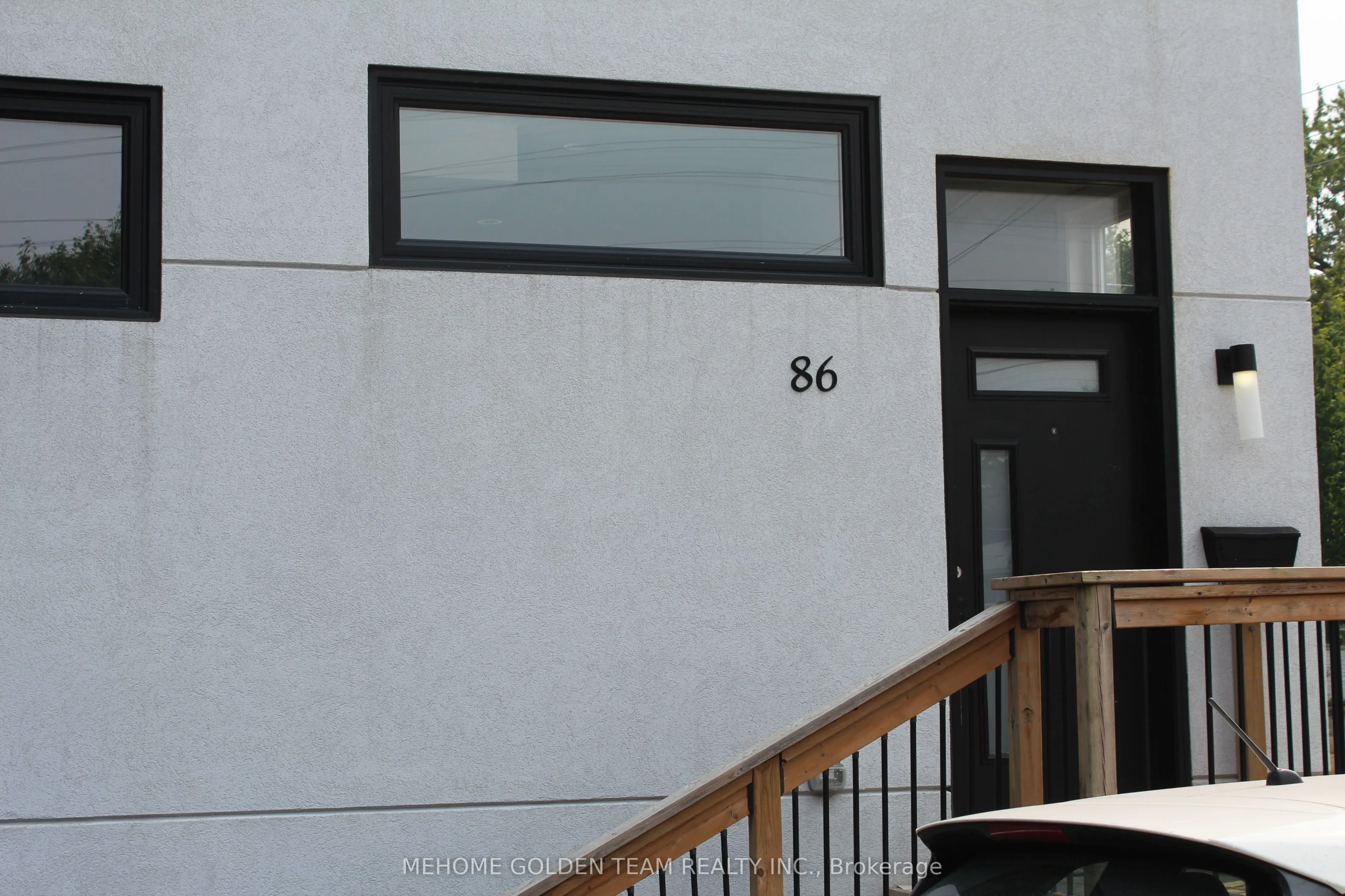 86 Pemberton Avenue