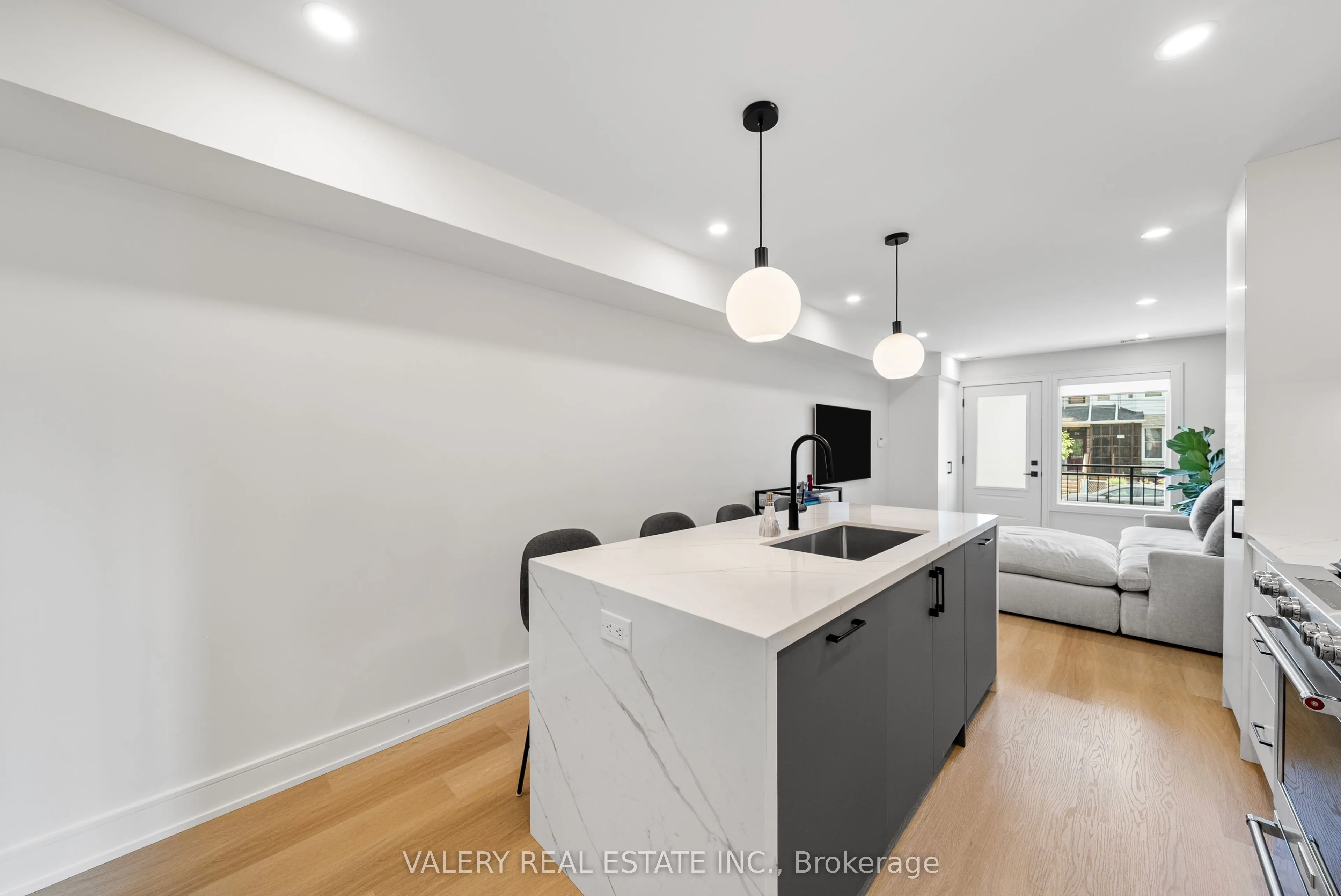 84 Argyle Street, #MAIN