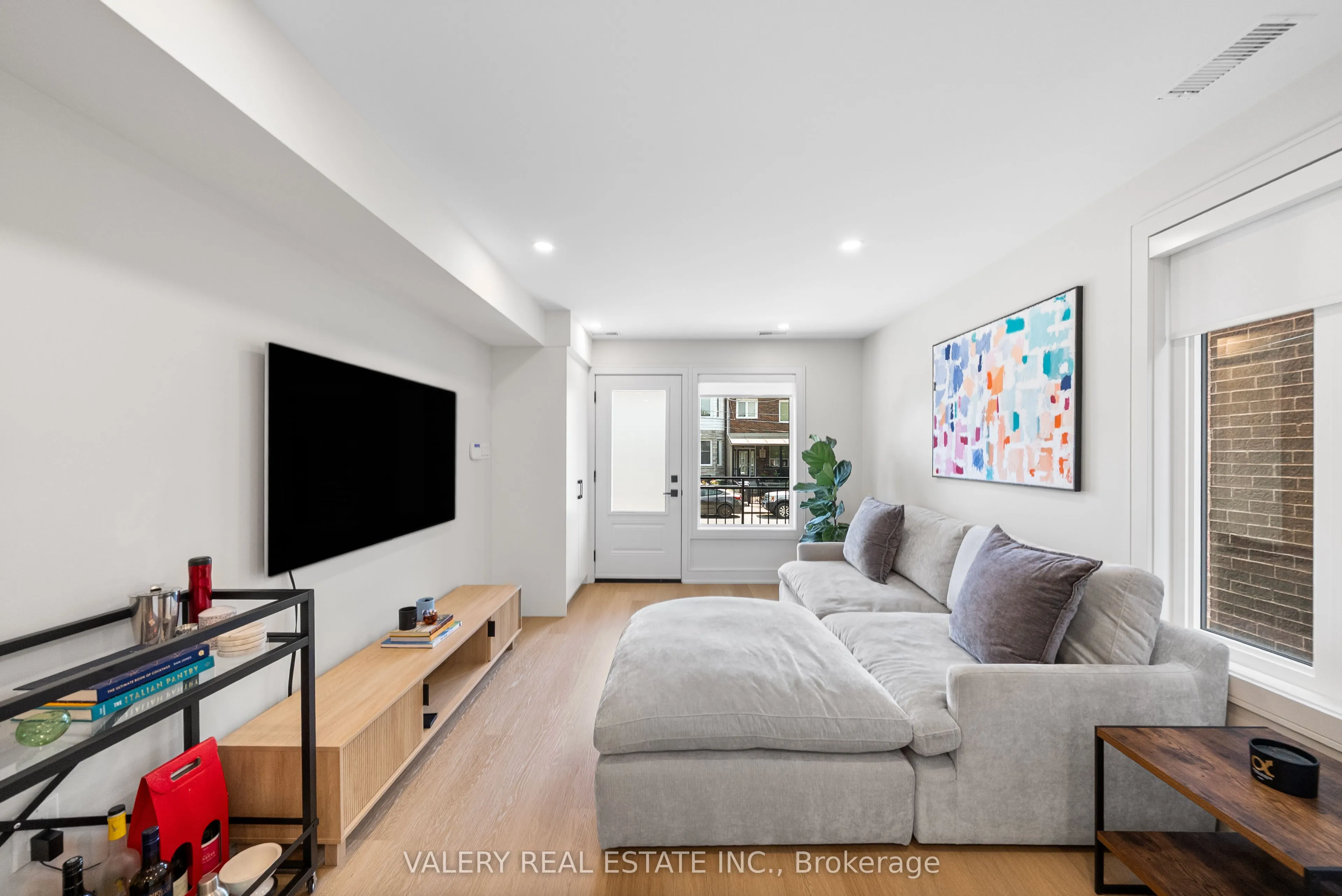 84 Argyle Street, #MAIN
