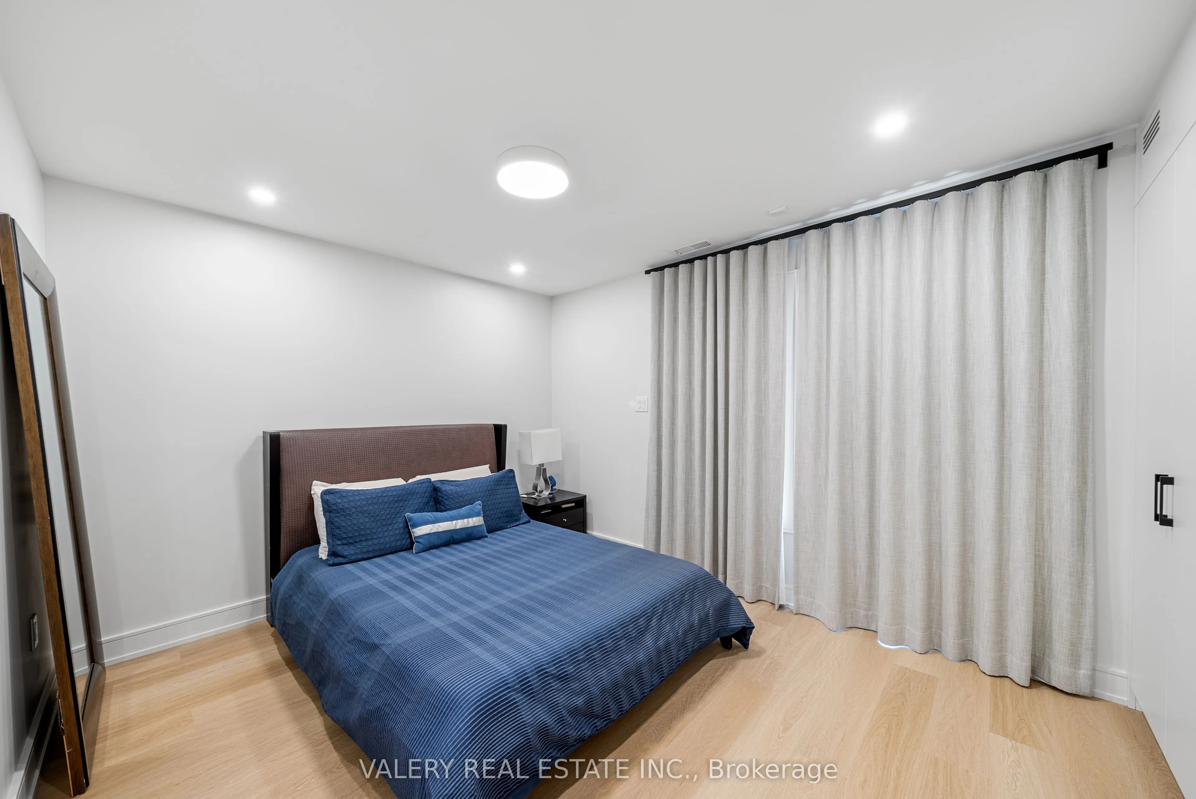84 Argyle Street, #MAIN
