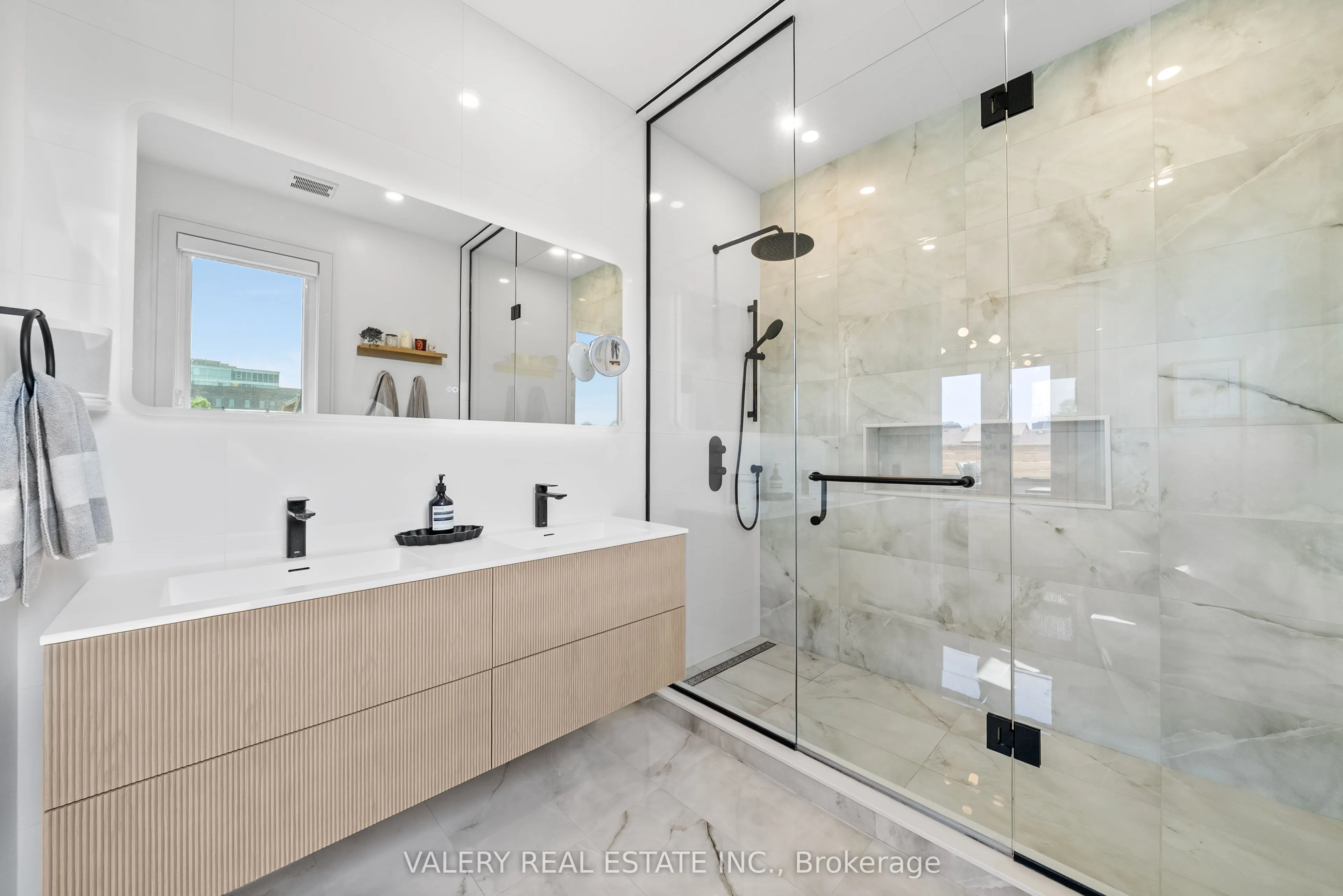 84 Argyle Street, #UPPER