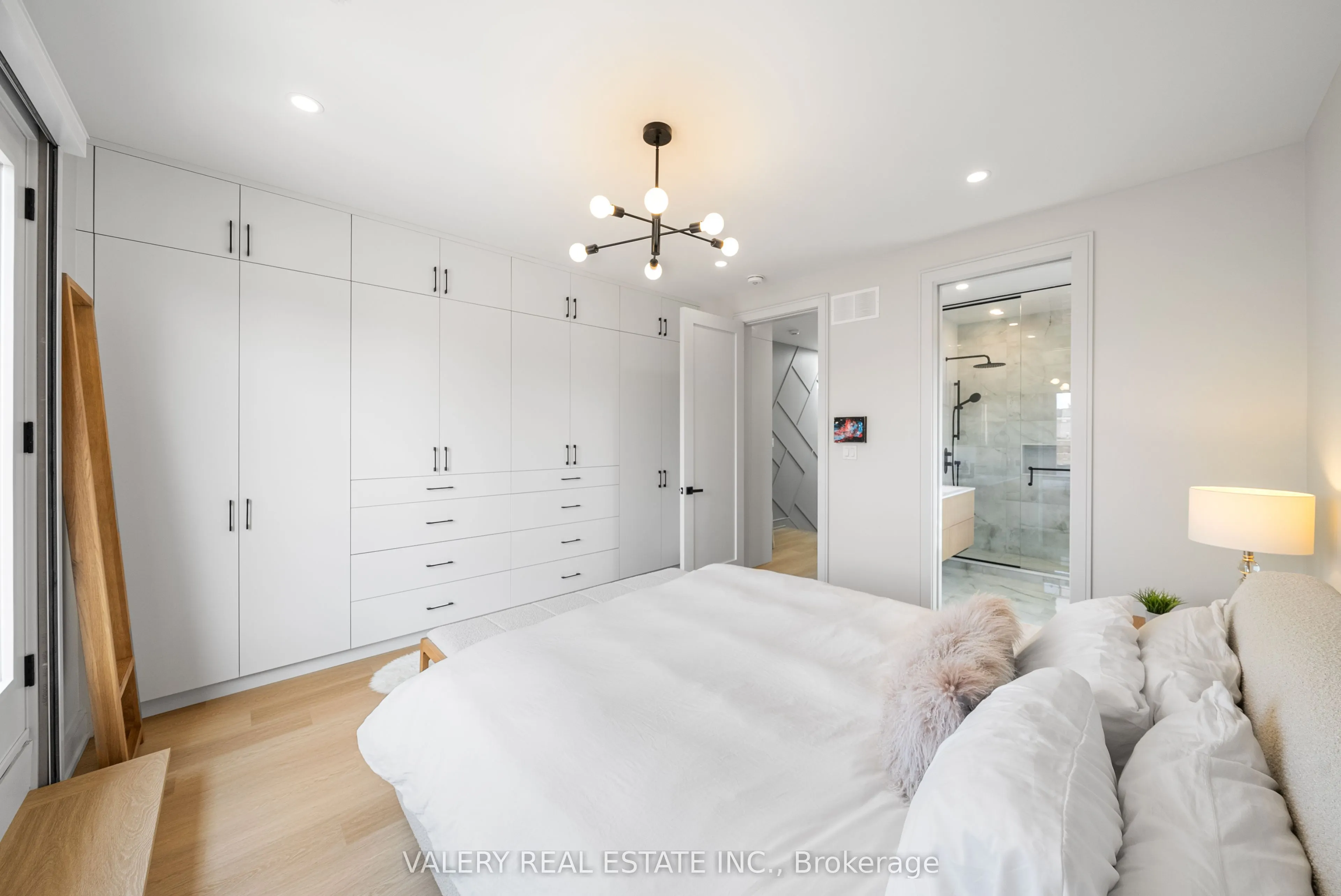 84 Argyle Street, #UPPER