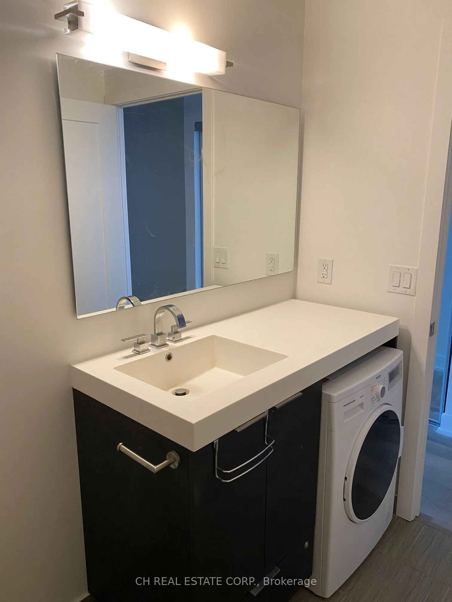 318 Richmond Street W, #1810