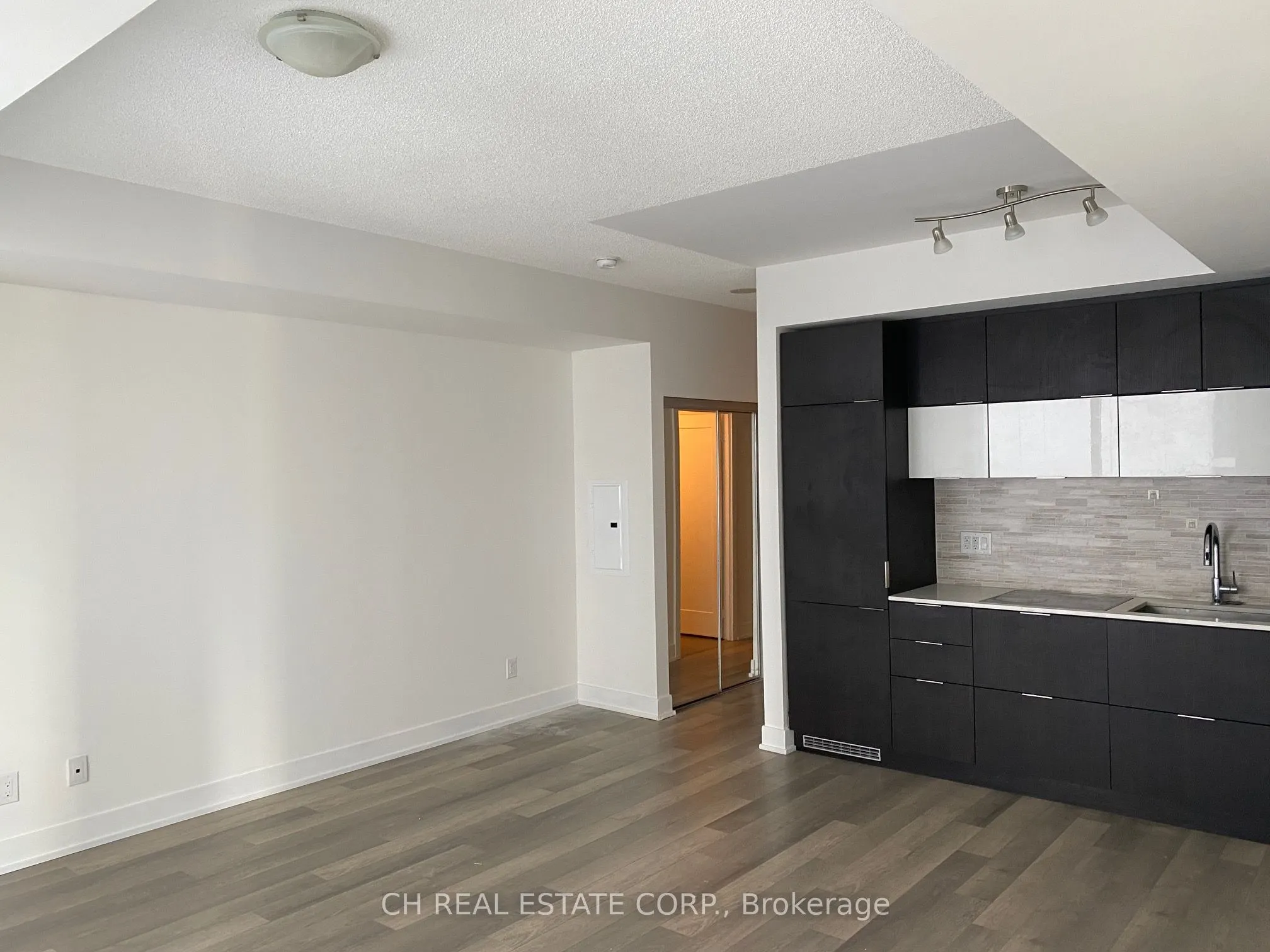 318 Richmond Street W, #1810