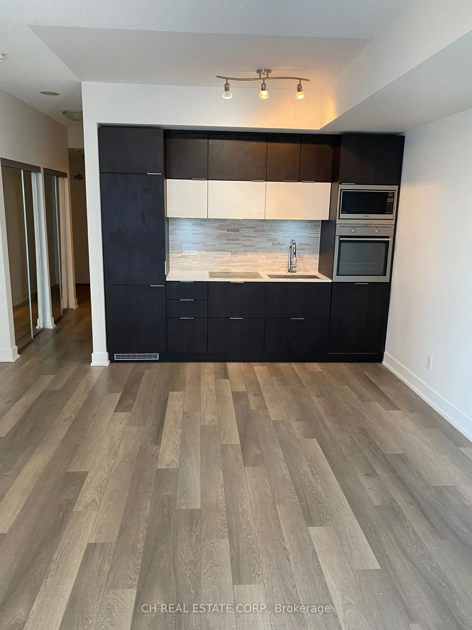318 Richmond Street W, #1810