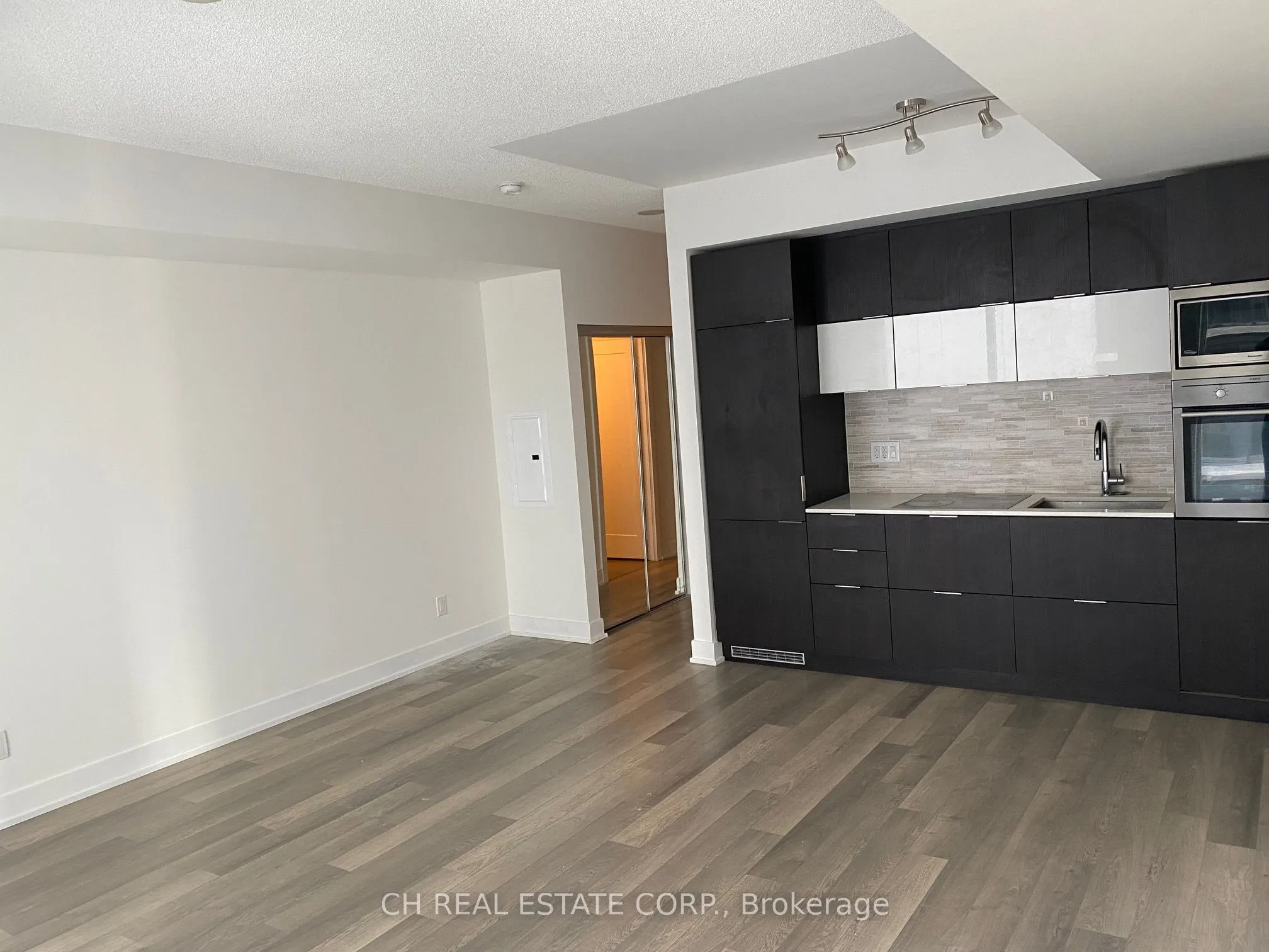 318 Richmond Street W, #1810