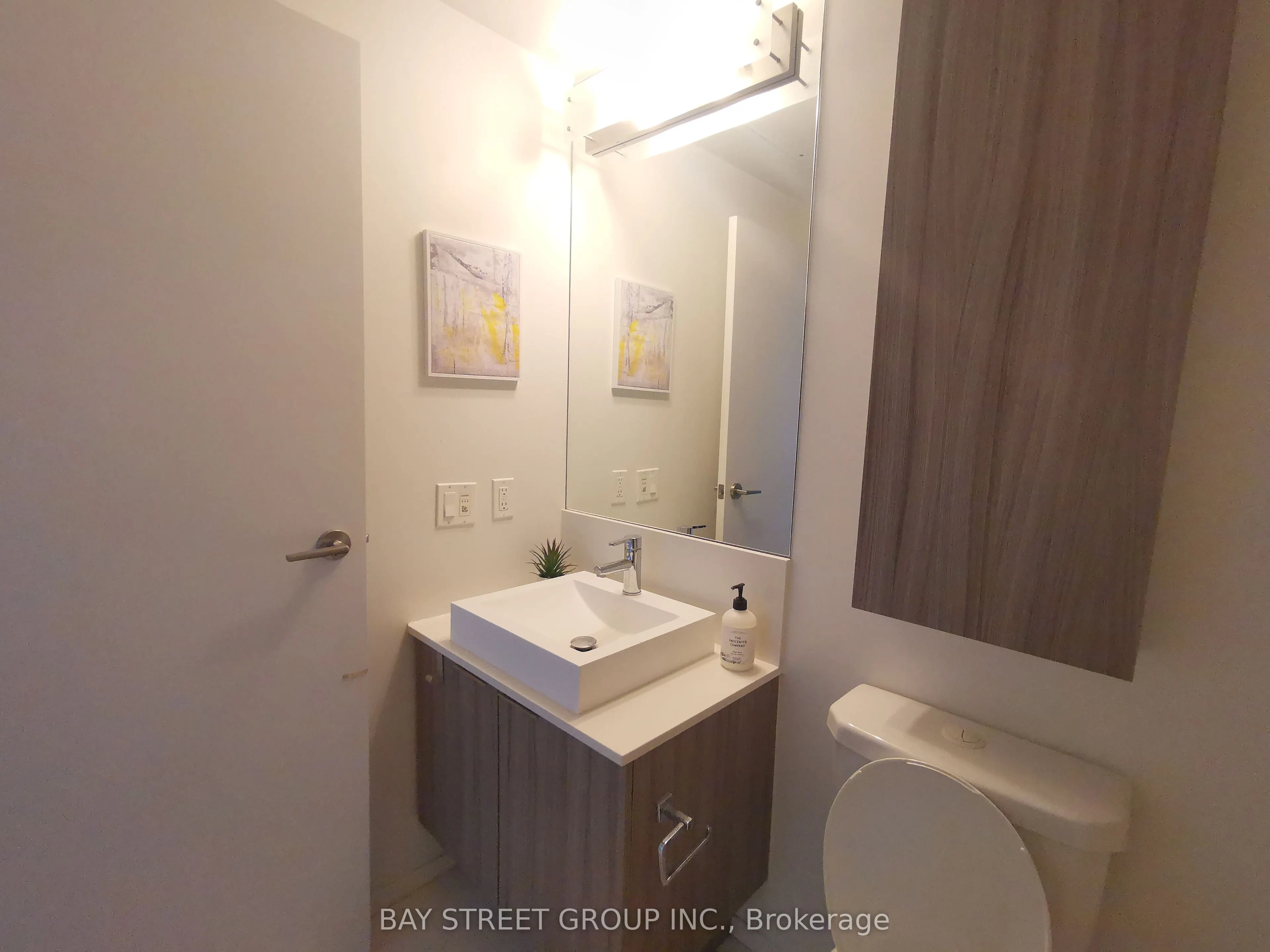 68 Shuter Street, #1602