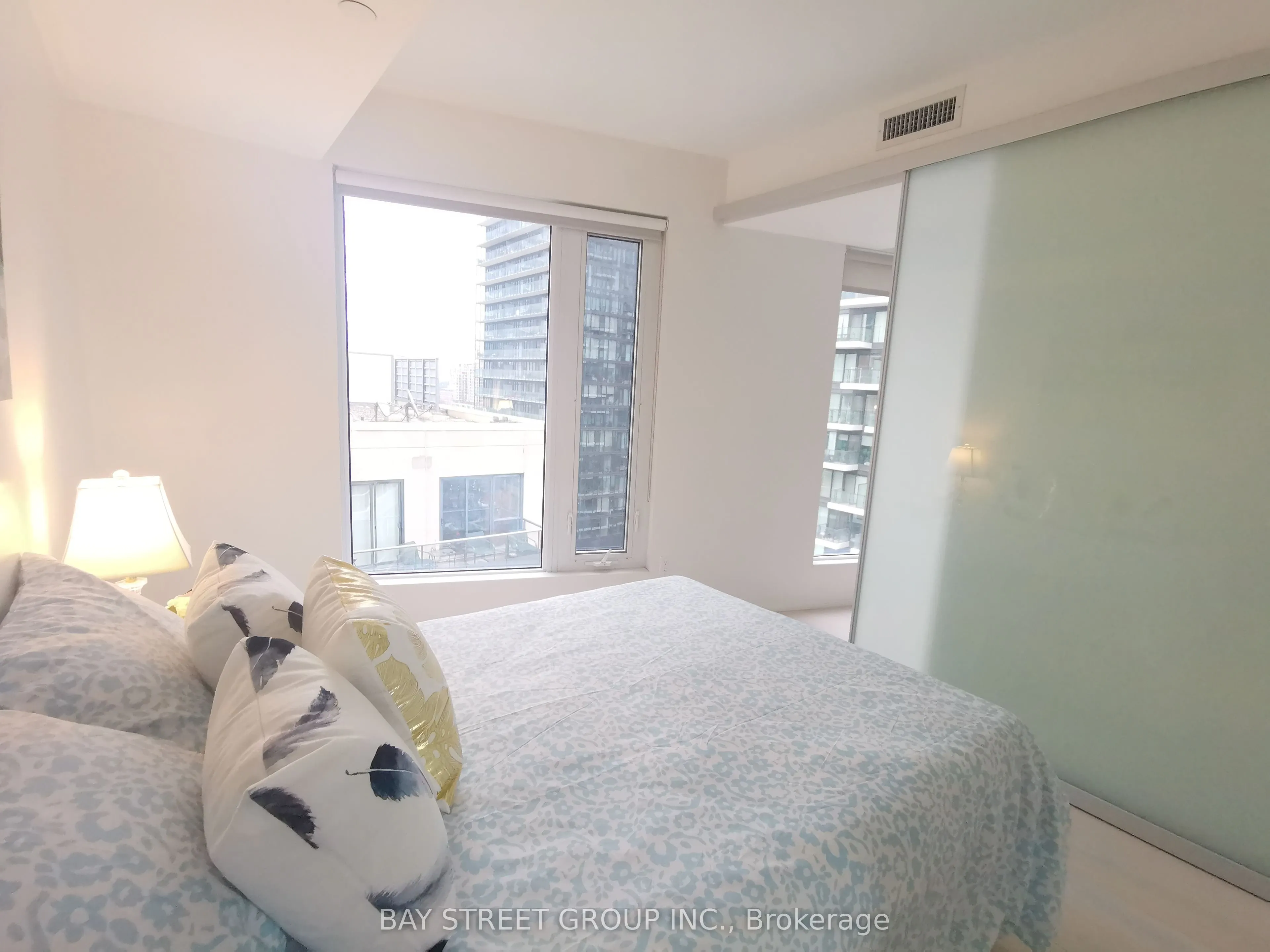 68 Shuter Street, #1602