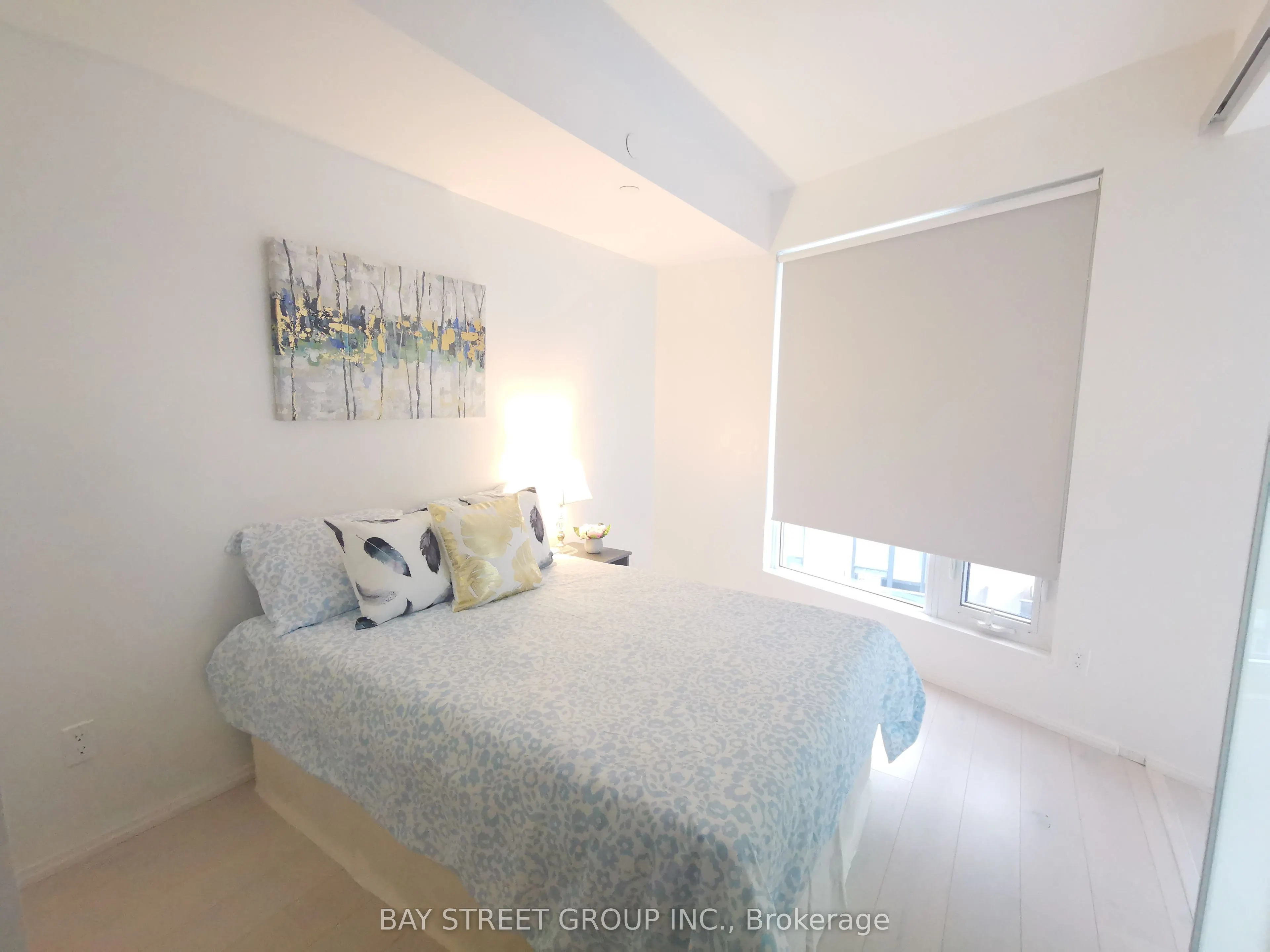 68 Shuter Street, #1602