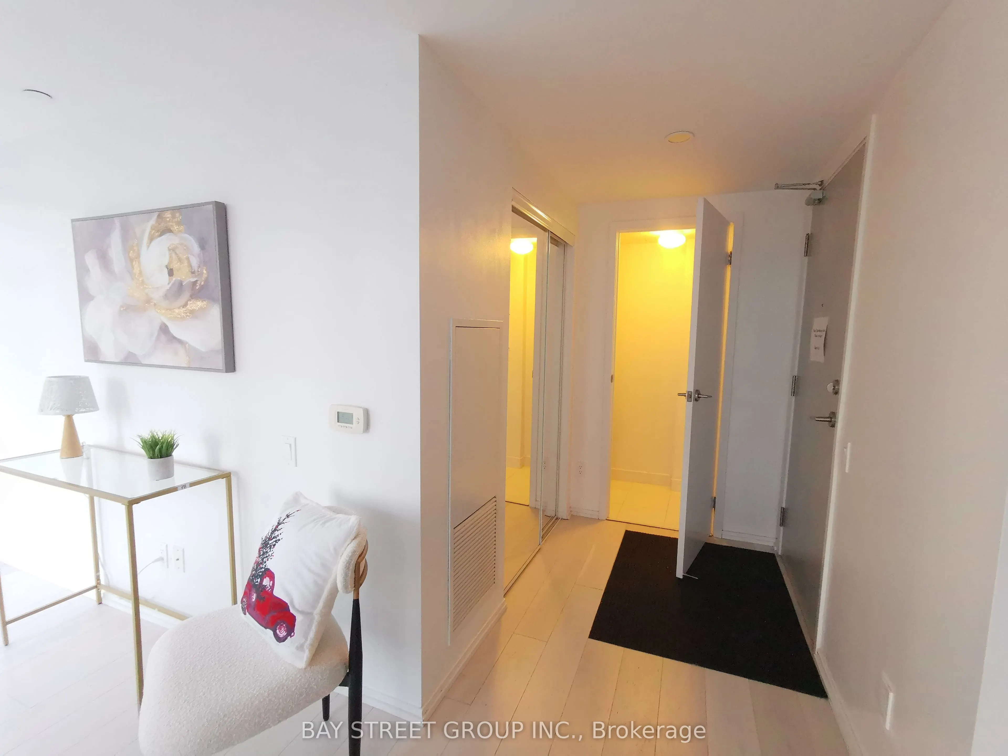 68 Shuter Street, #1602