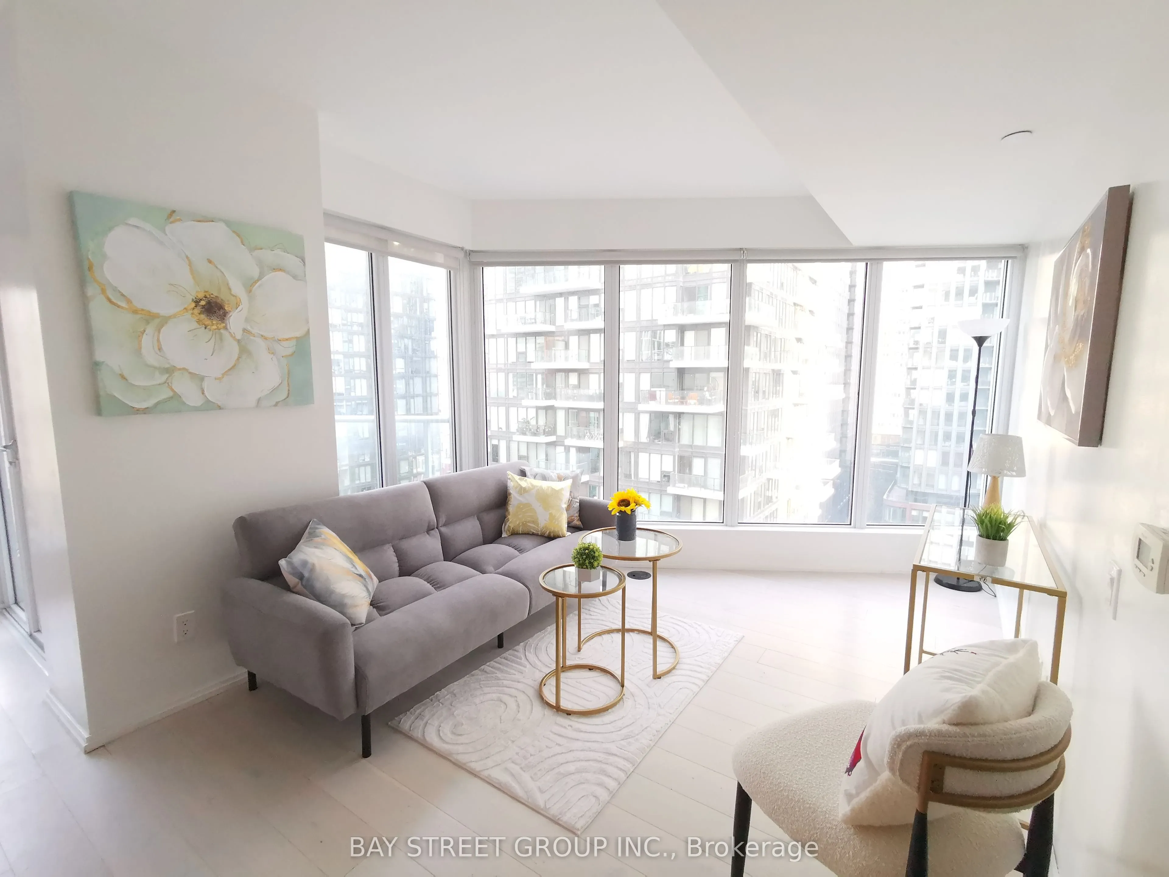 68 Shuter Street, #1602