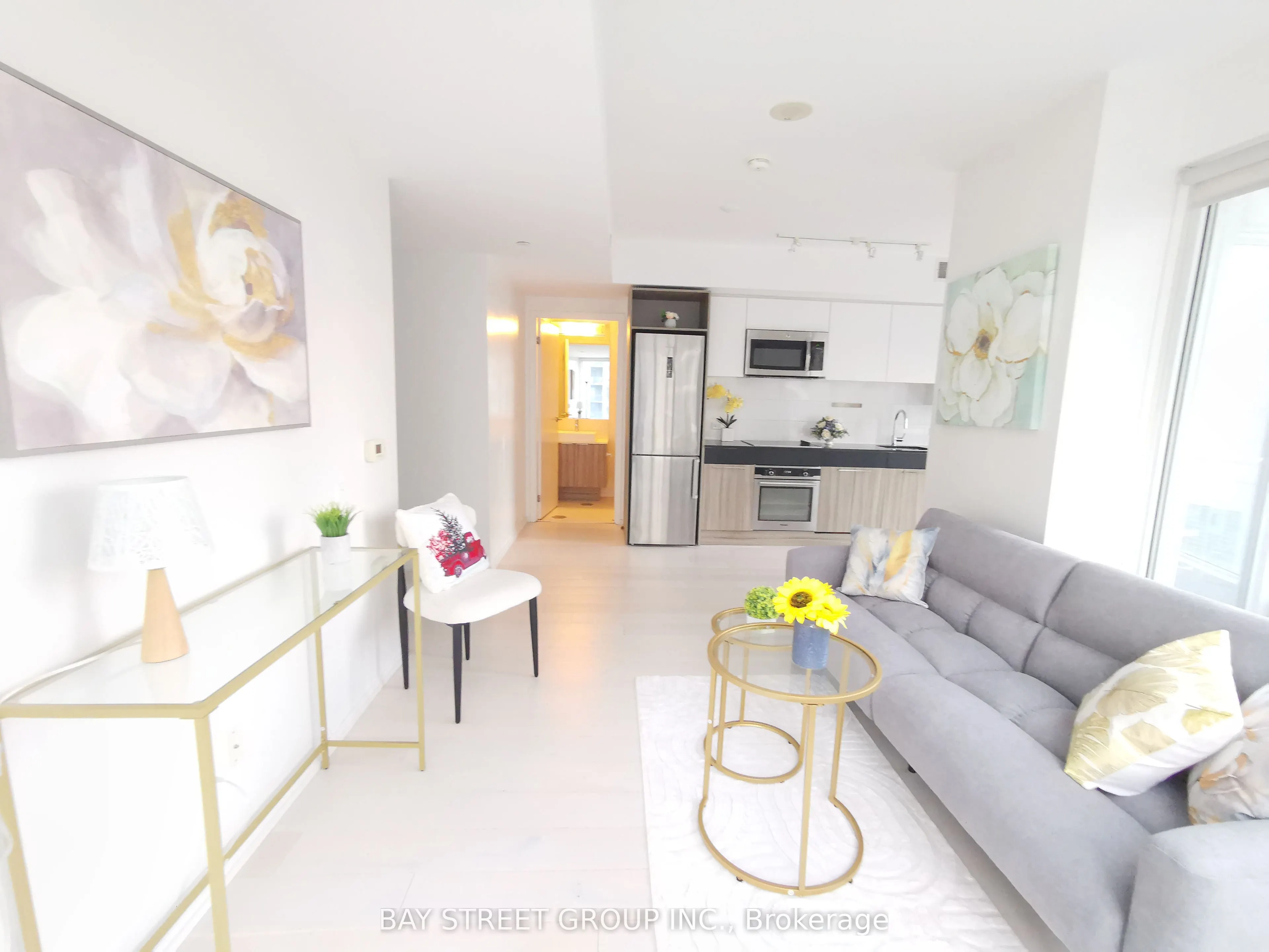 68 Shuter Street, #1602