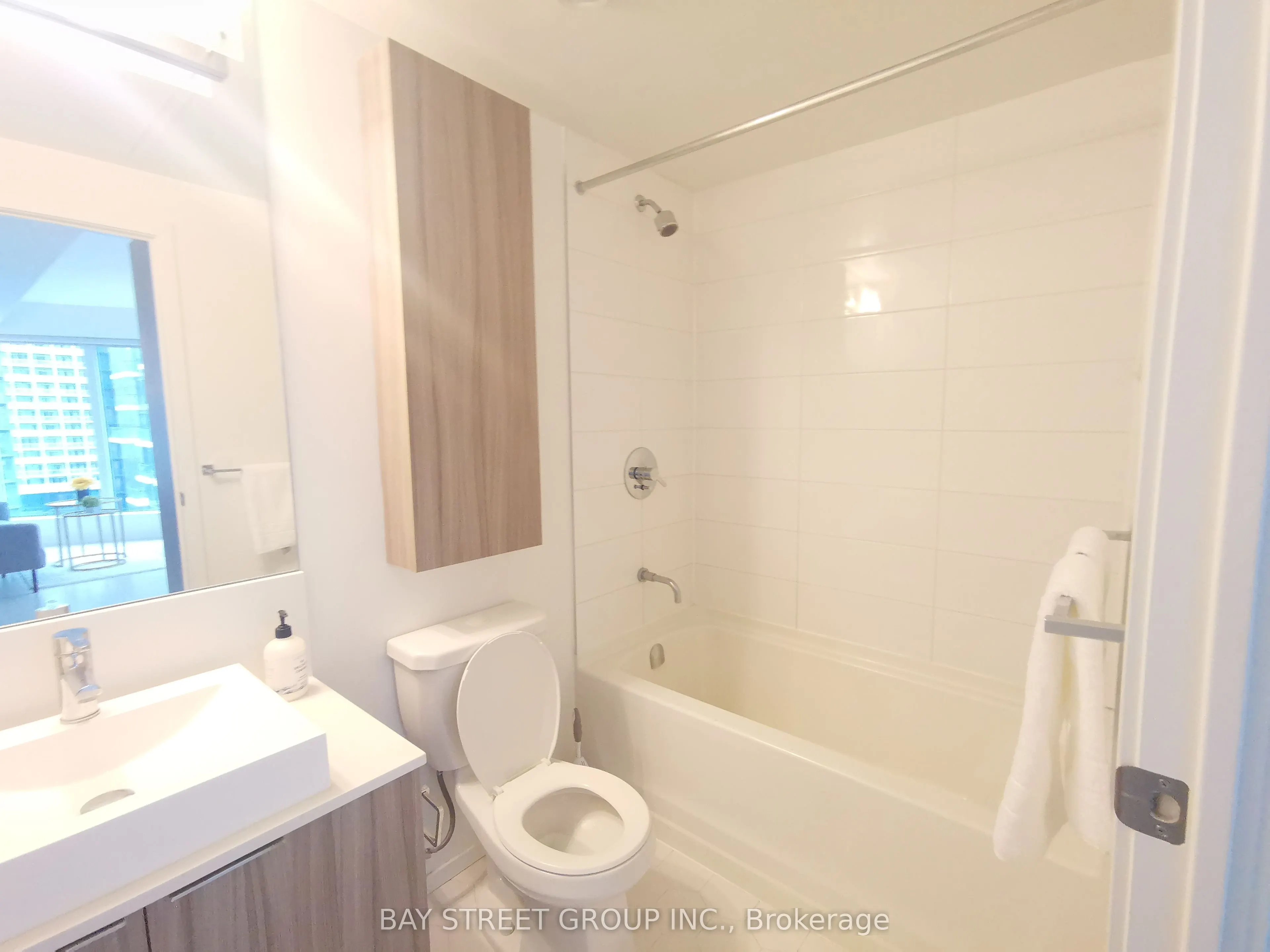 68 Shuter Street, #1602