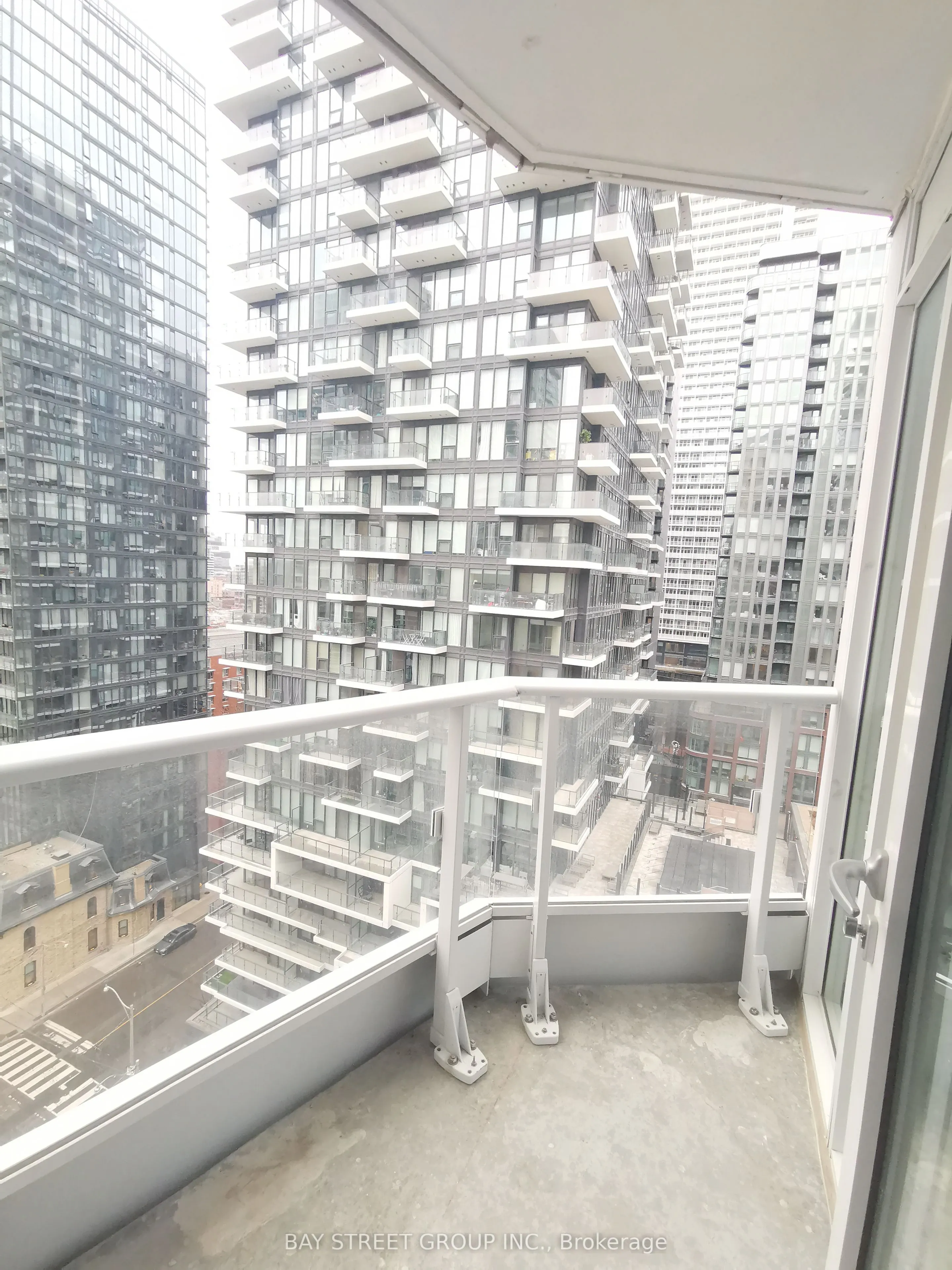 68 Shuter Street, #1602
