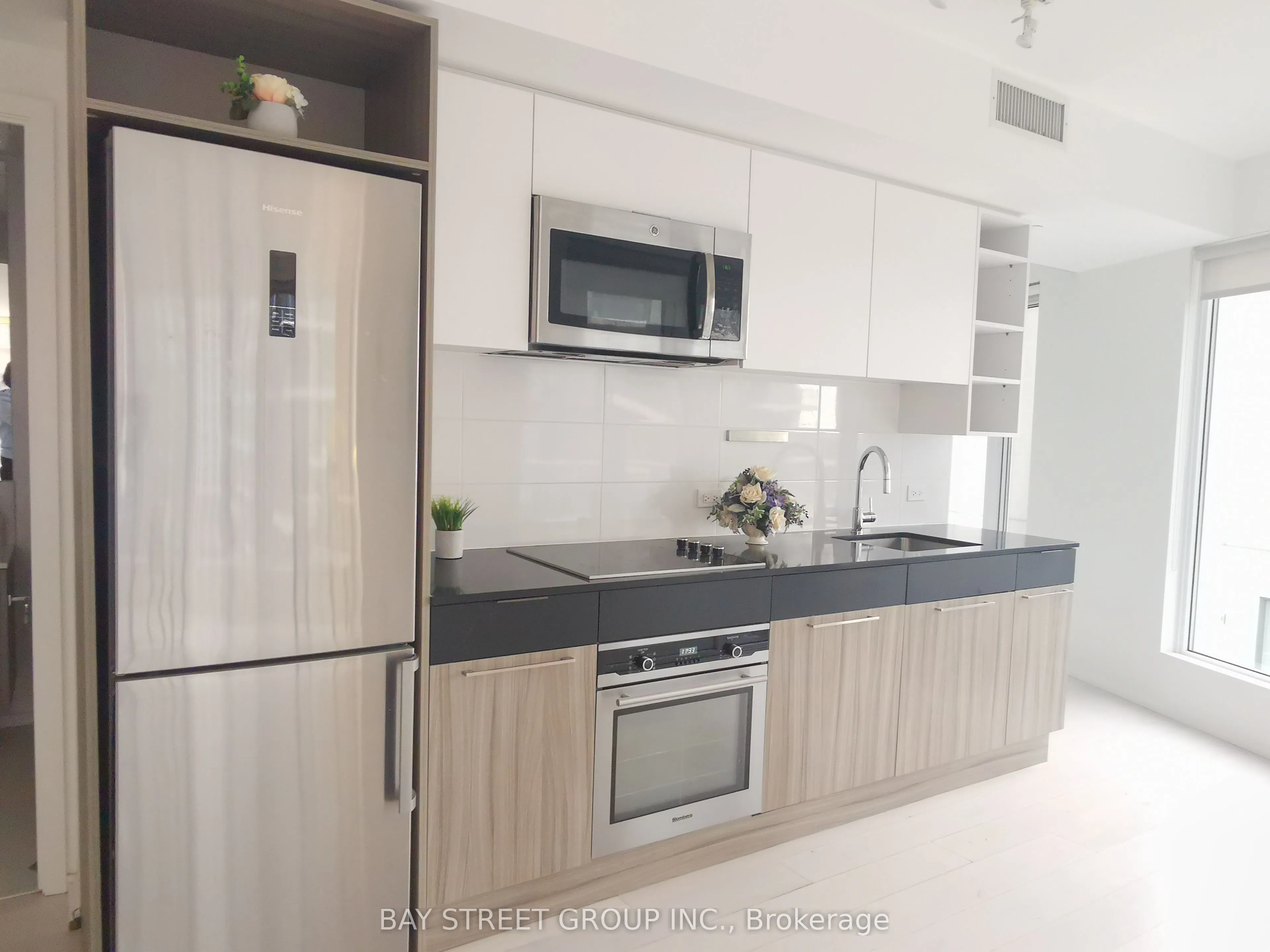 68 Shuter Street, #1602