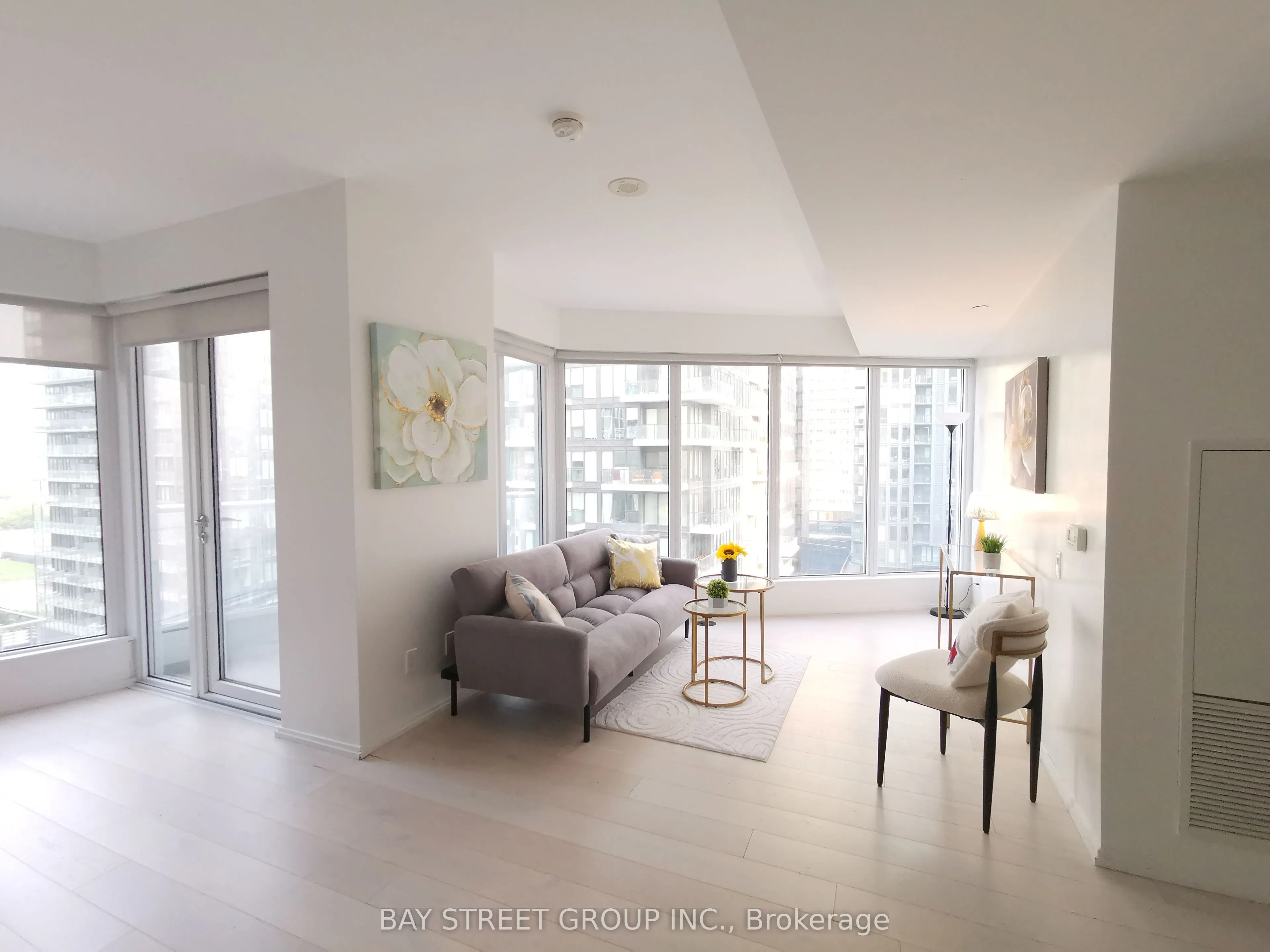 68 Shuter Street, #1602