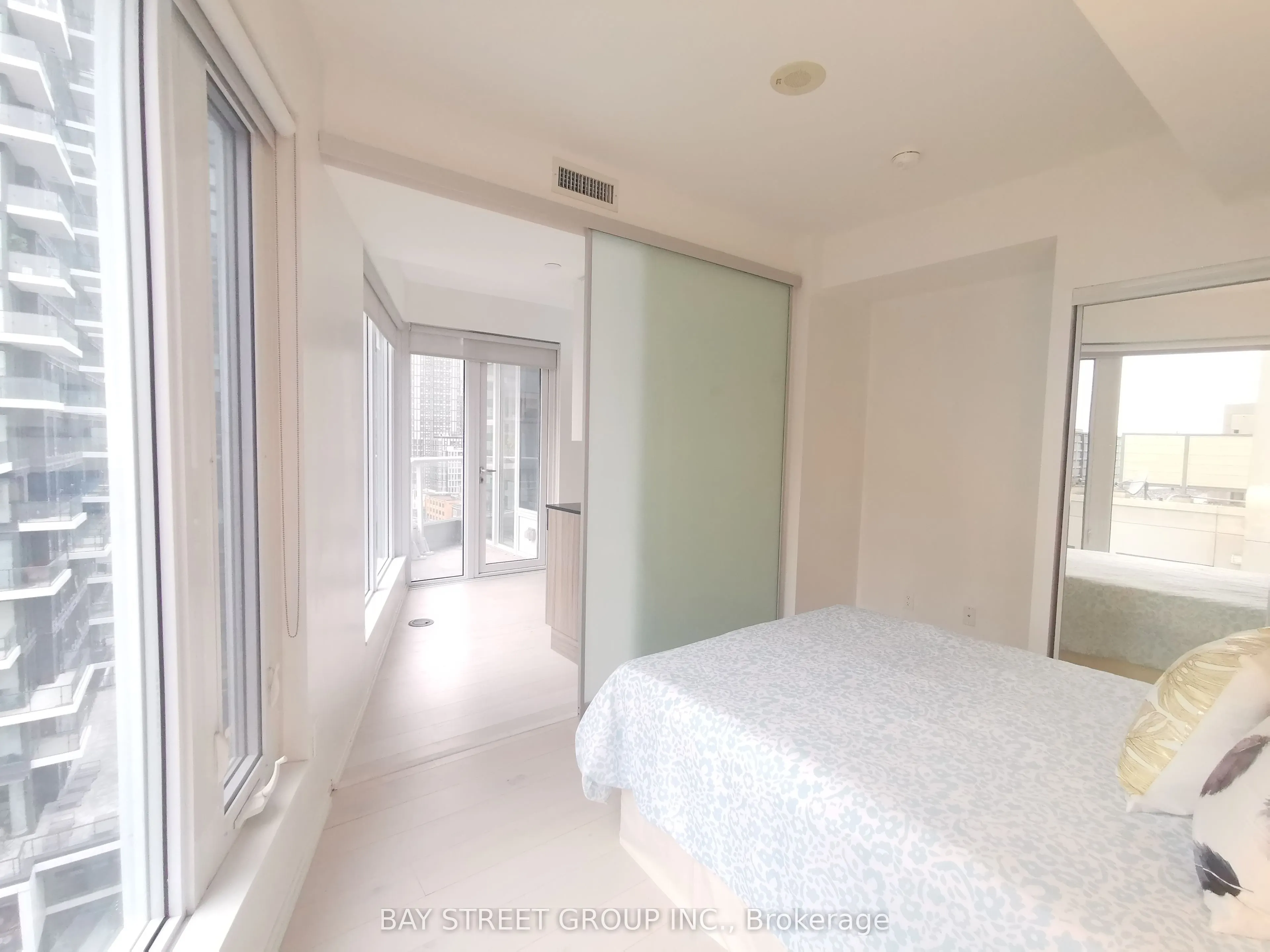 68 Shuter Street, #1602