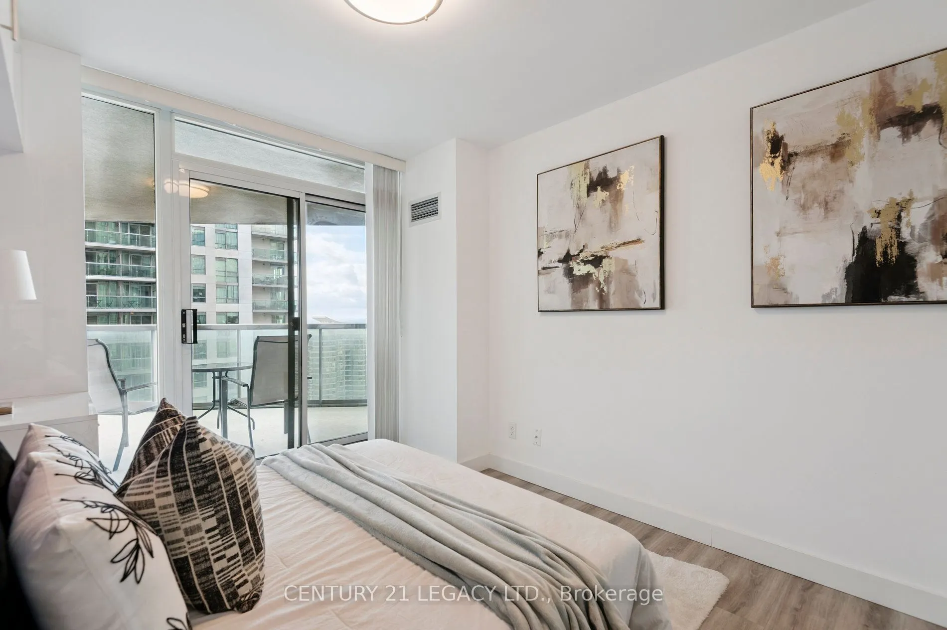 30 Grand Trunk Crescent, #3311