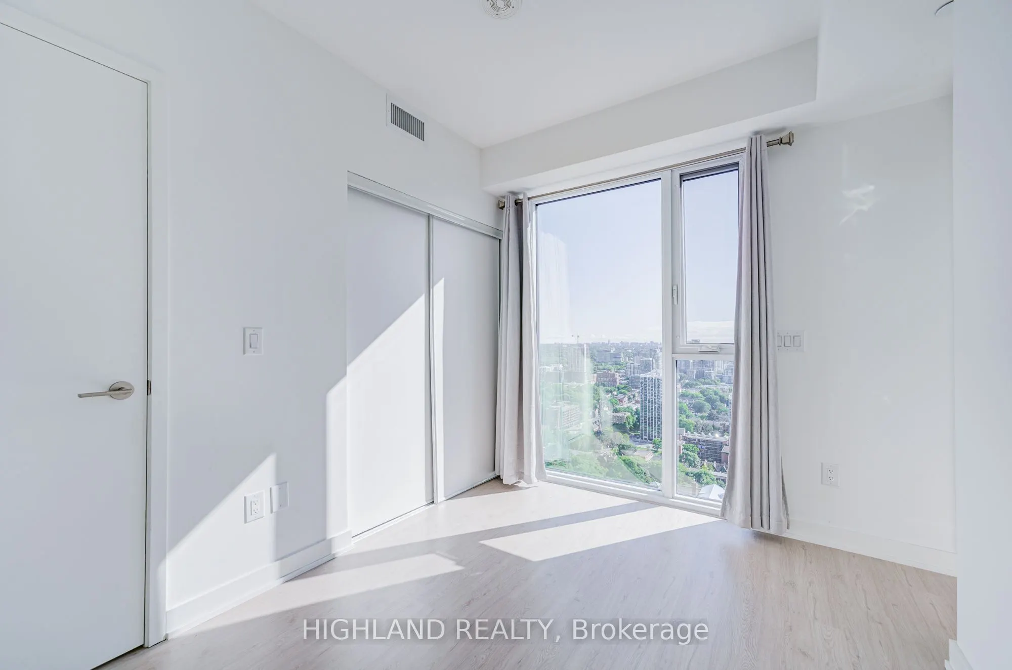 65 Mutual Street, #3201