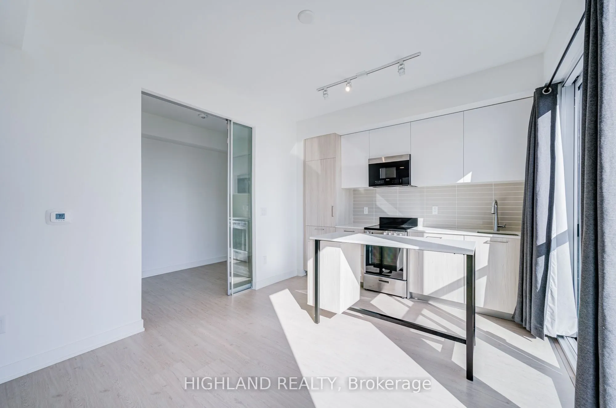 65 Mutual Street, #3201