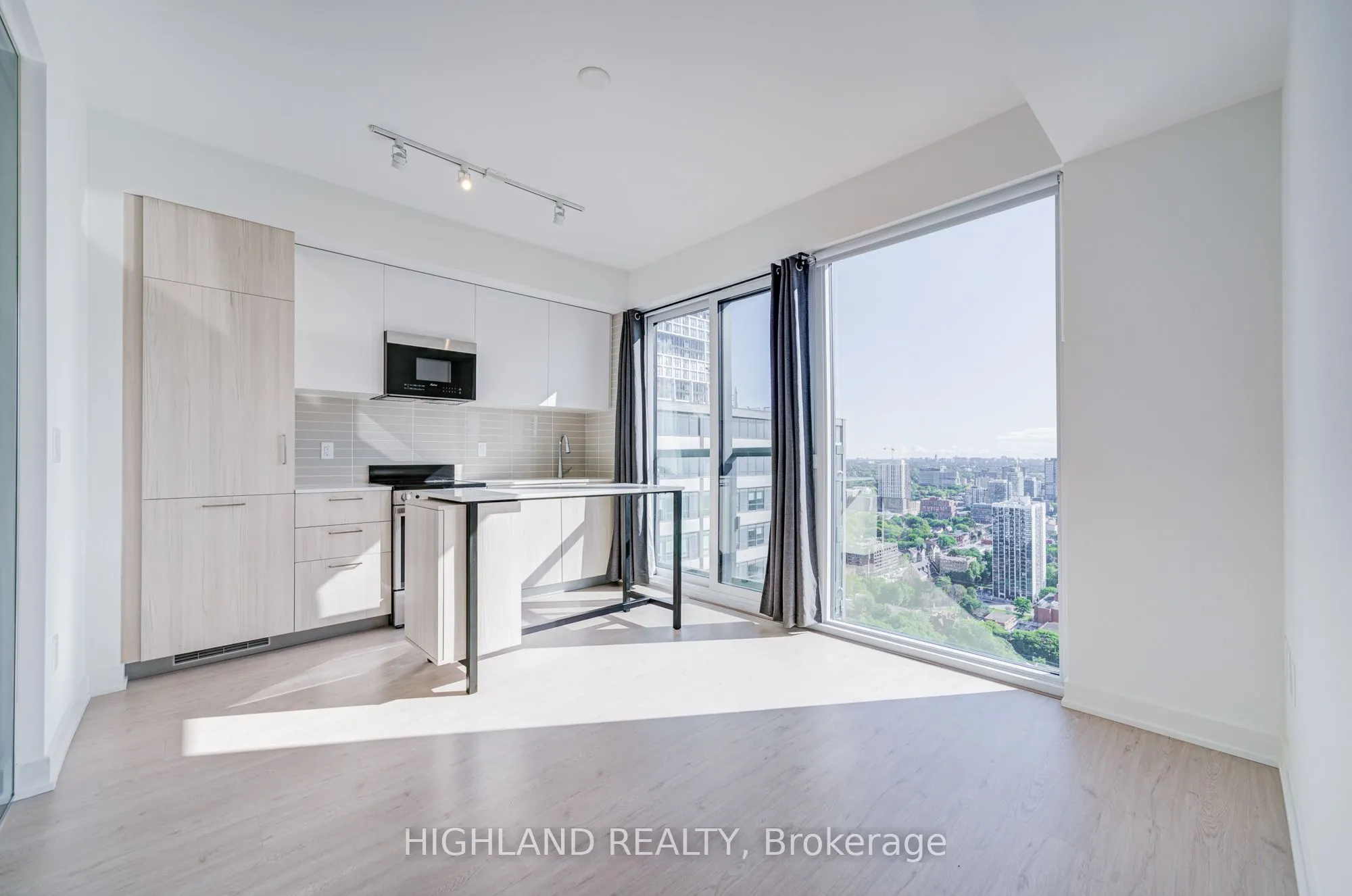 65 Mutual Street, #3201