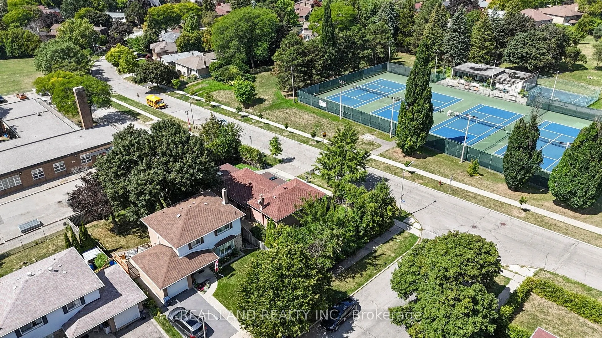 38 Cresthaven Drive