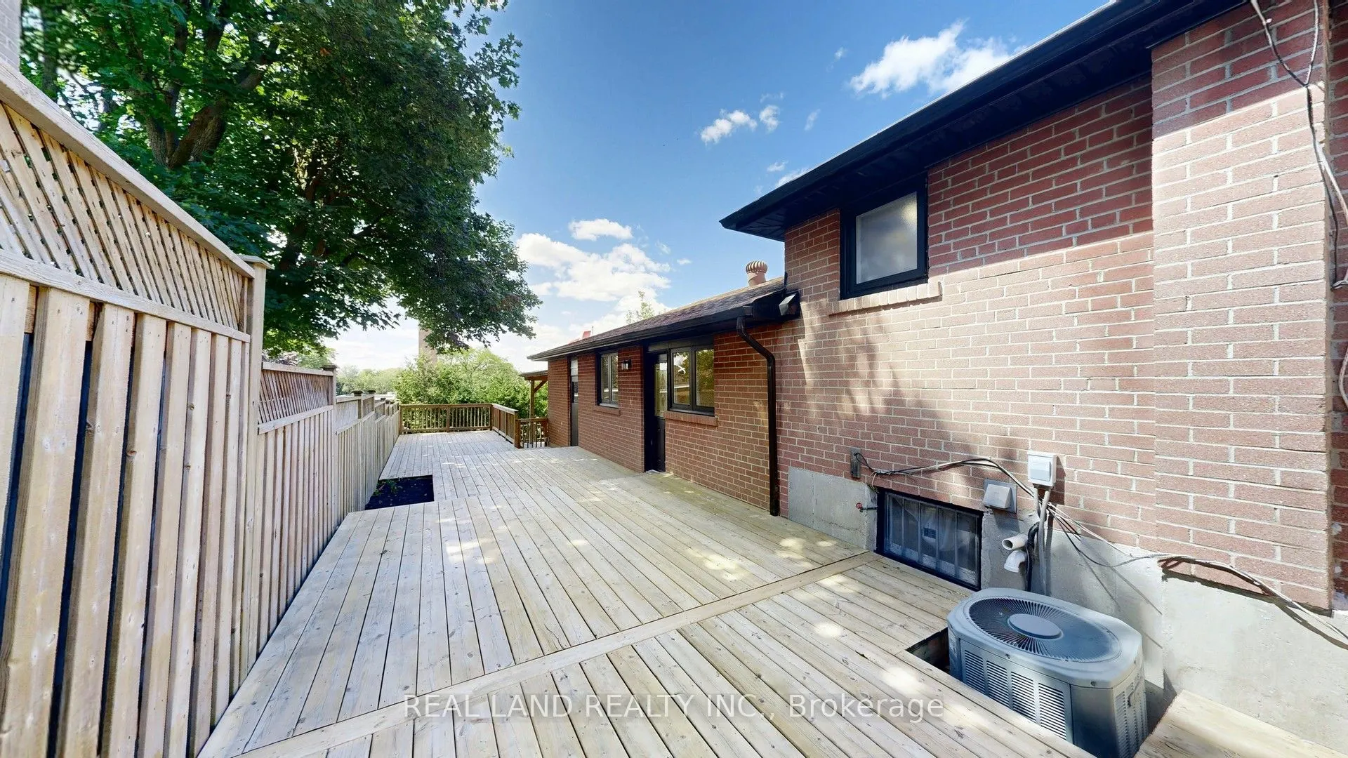 38 Cresthaven Drive