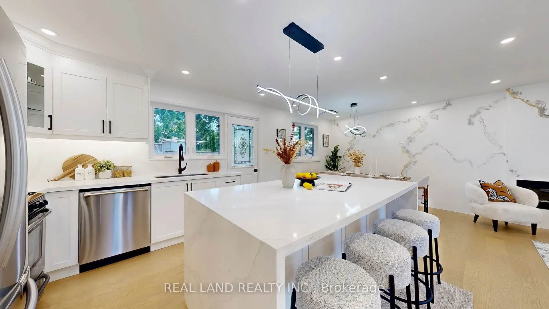 38 Cresthaven Drive