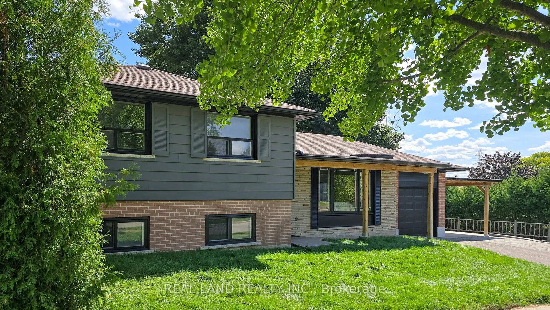 38 Cresthaven Drive
