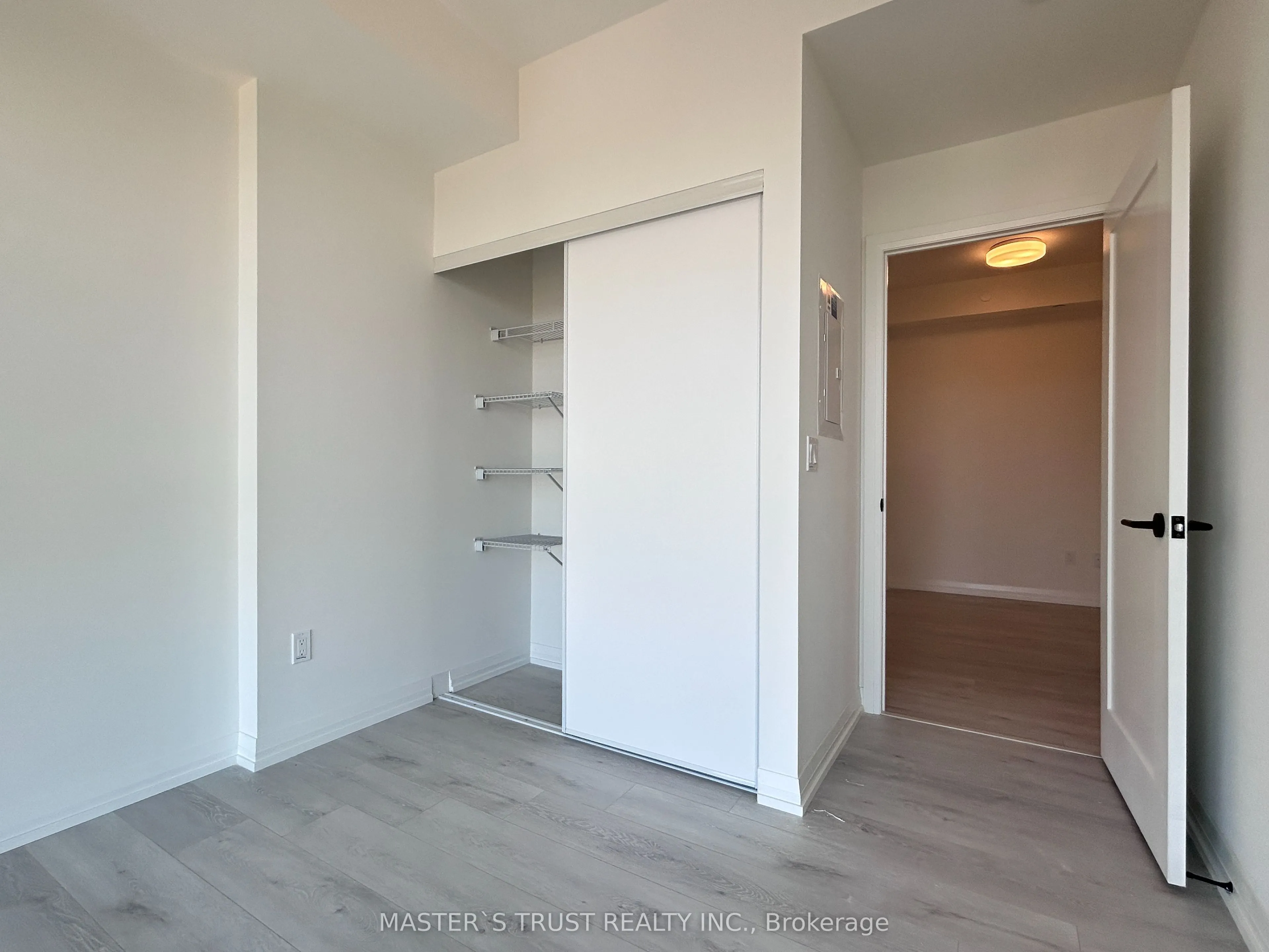 280 Dundas Street W, #2902