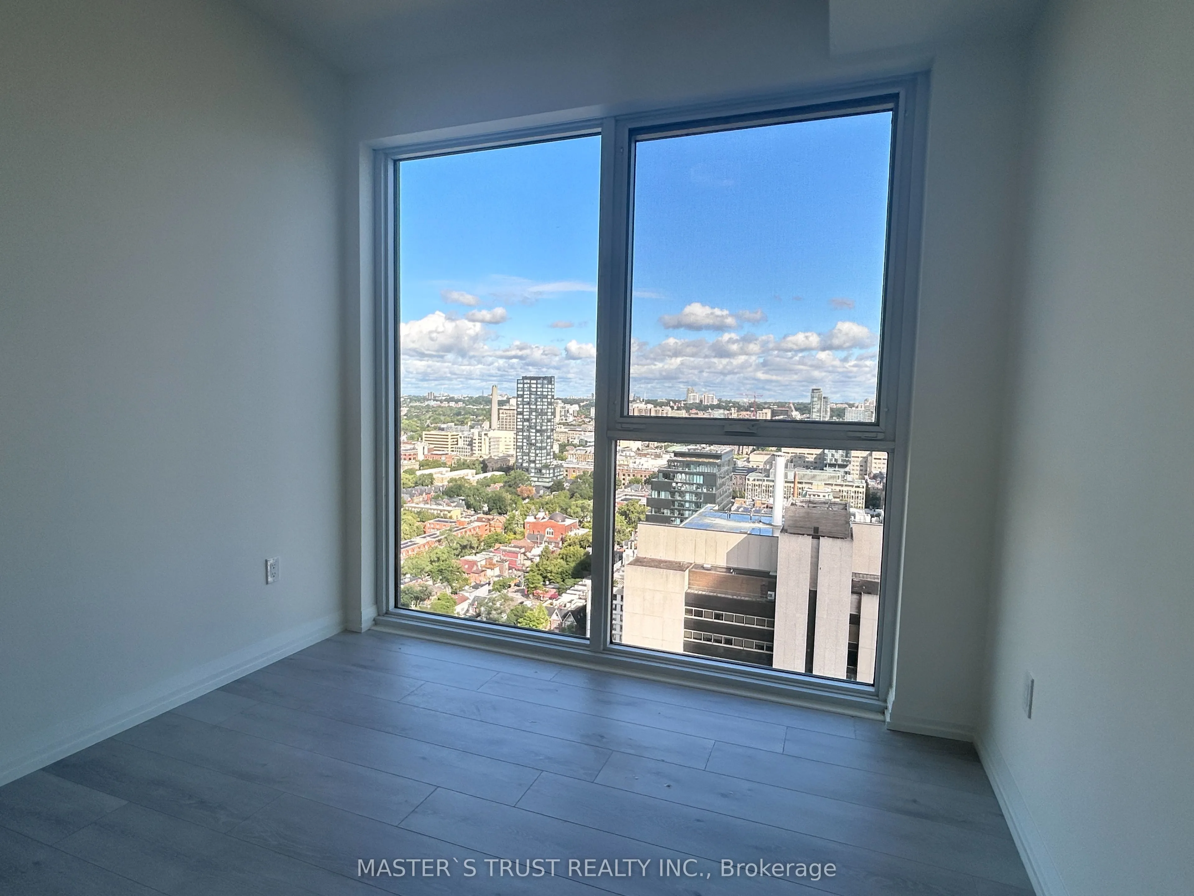 280 Dundas Street W, #2902