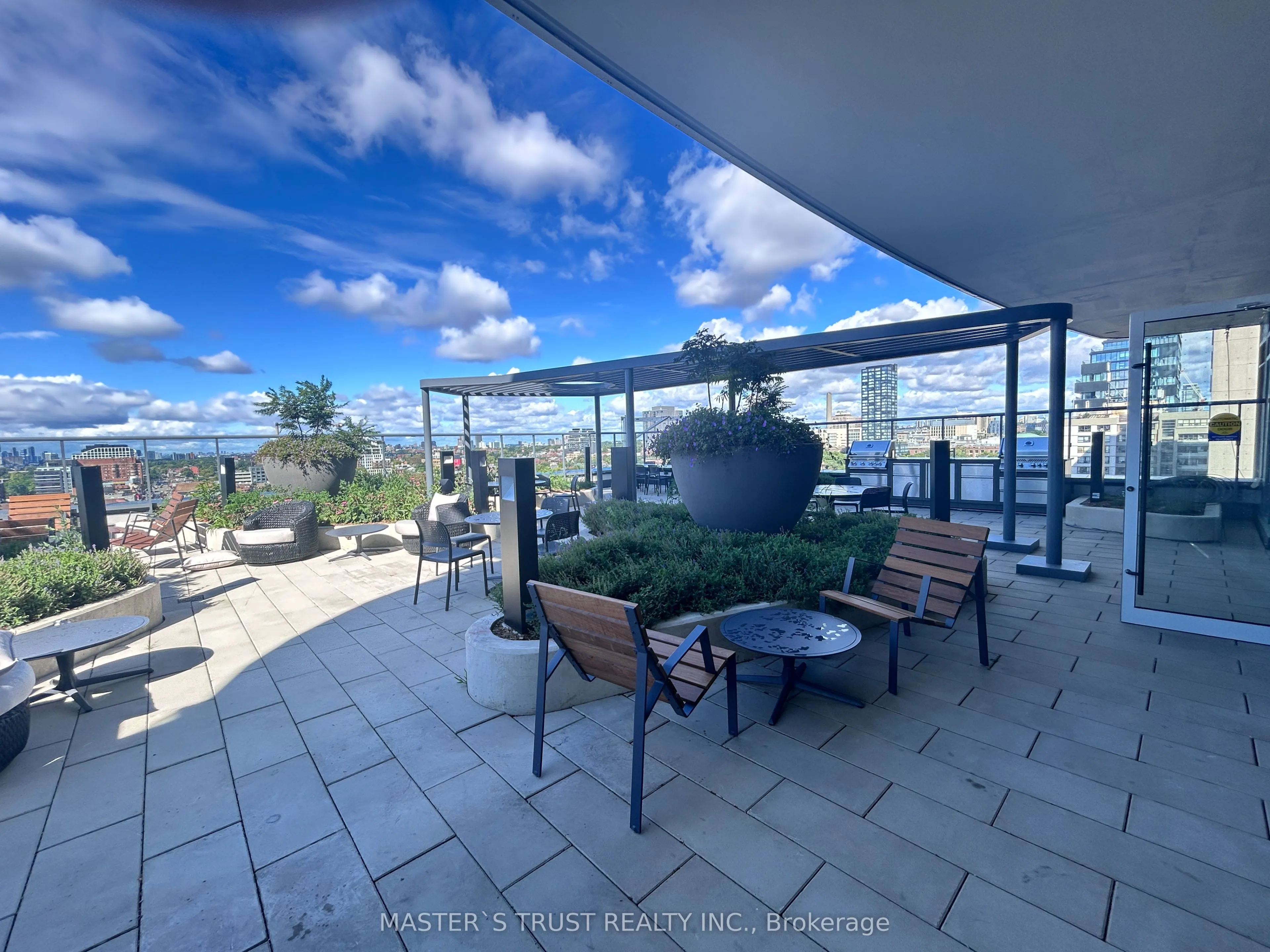 280 Dundas Street W, #2902