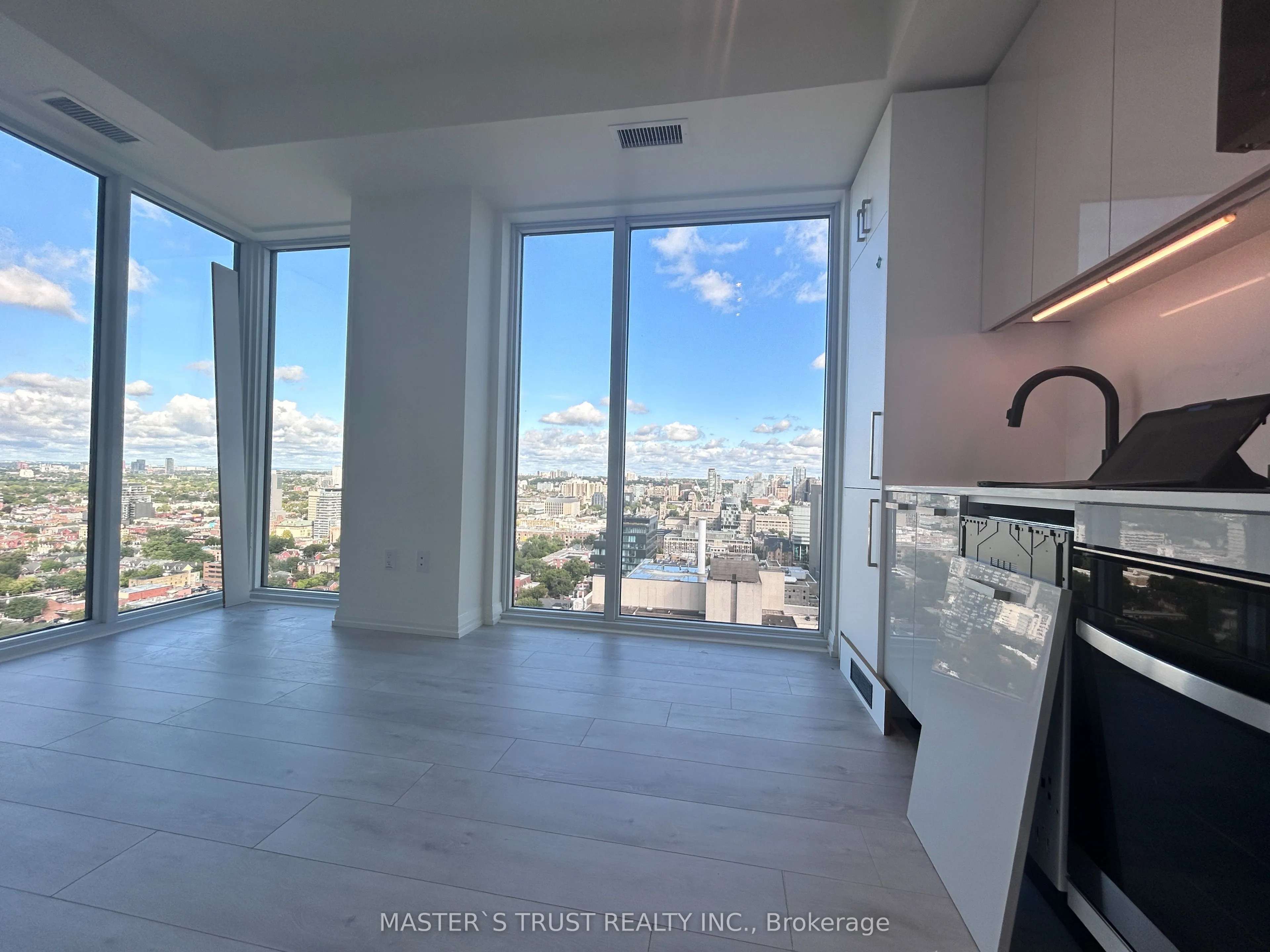 280 Dundas Street W, #2902
