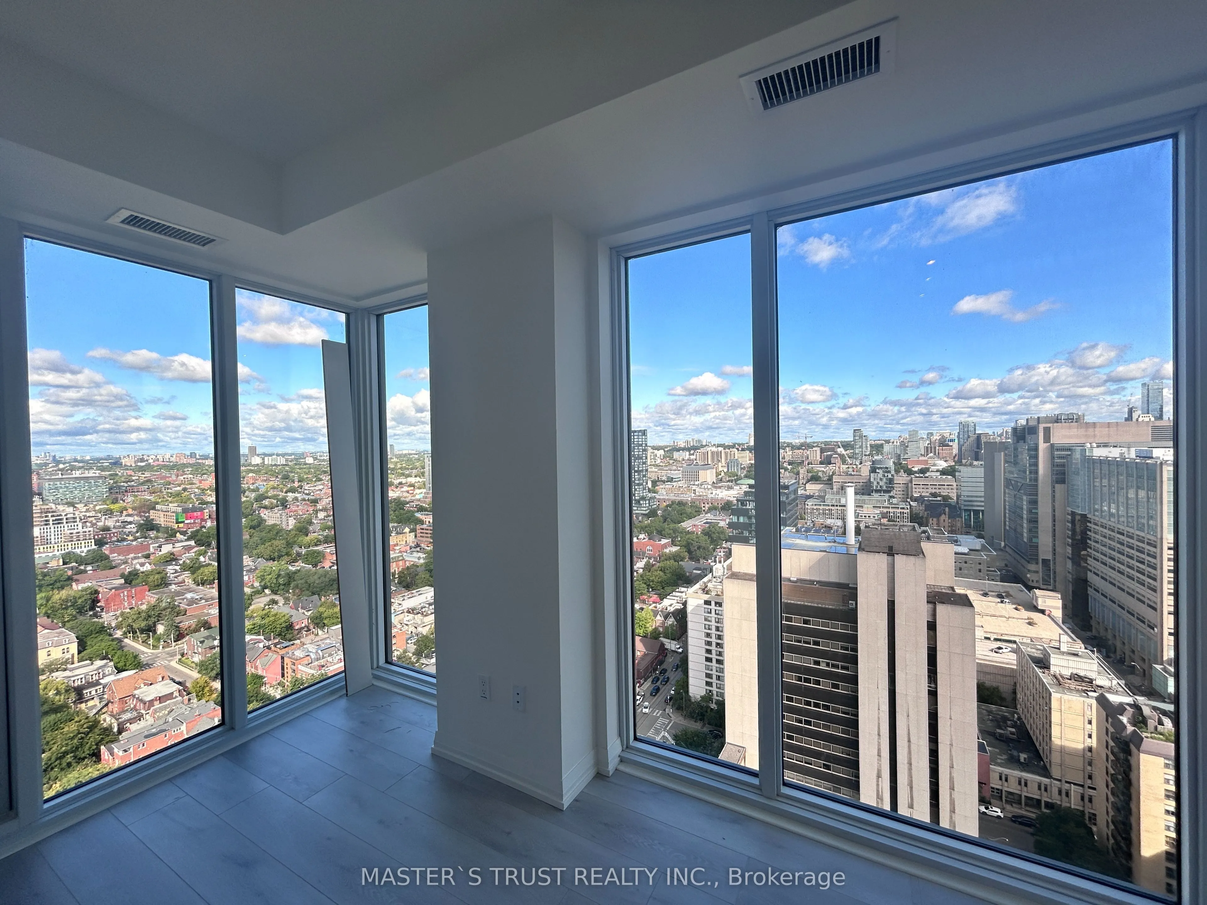 280 Dundas Street W, #2902
