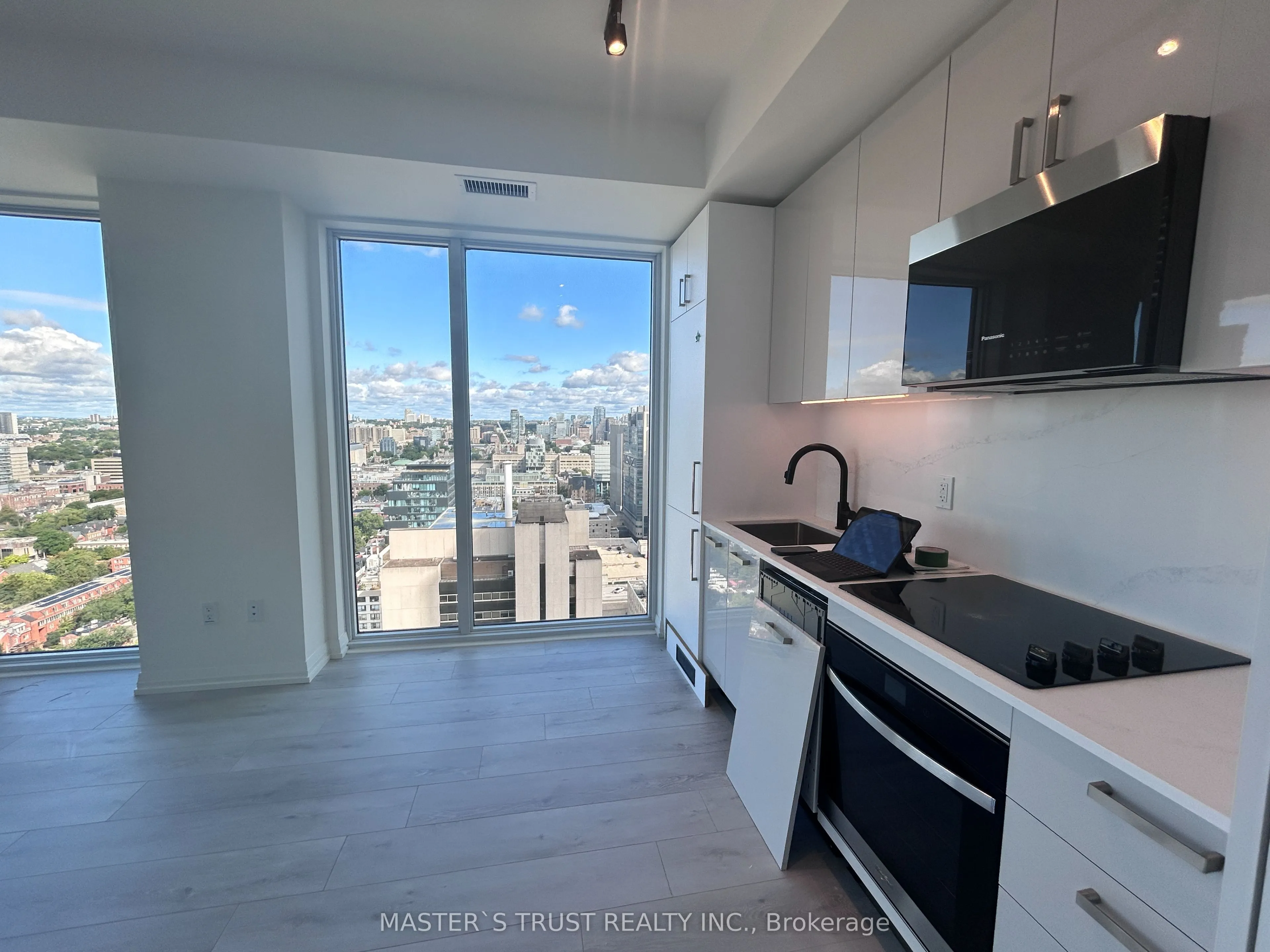 280 Dundas Street W, #2902