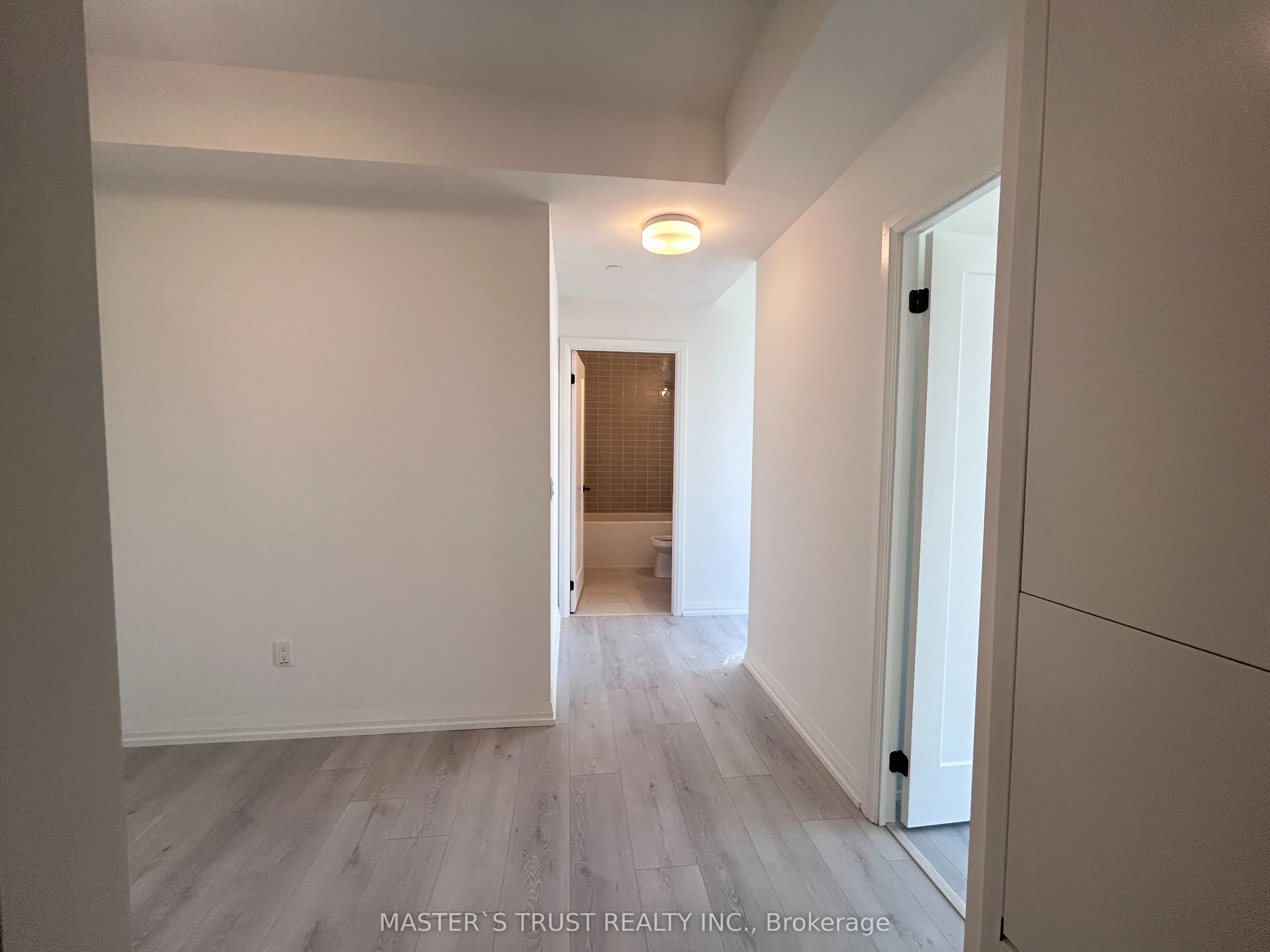 280 Dundas Street W, #2902