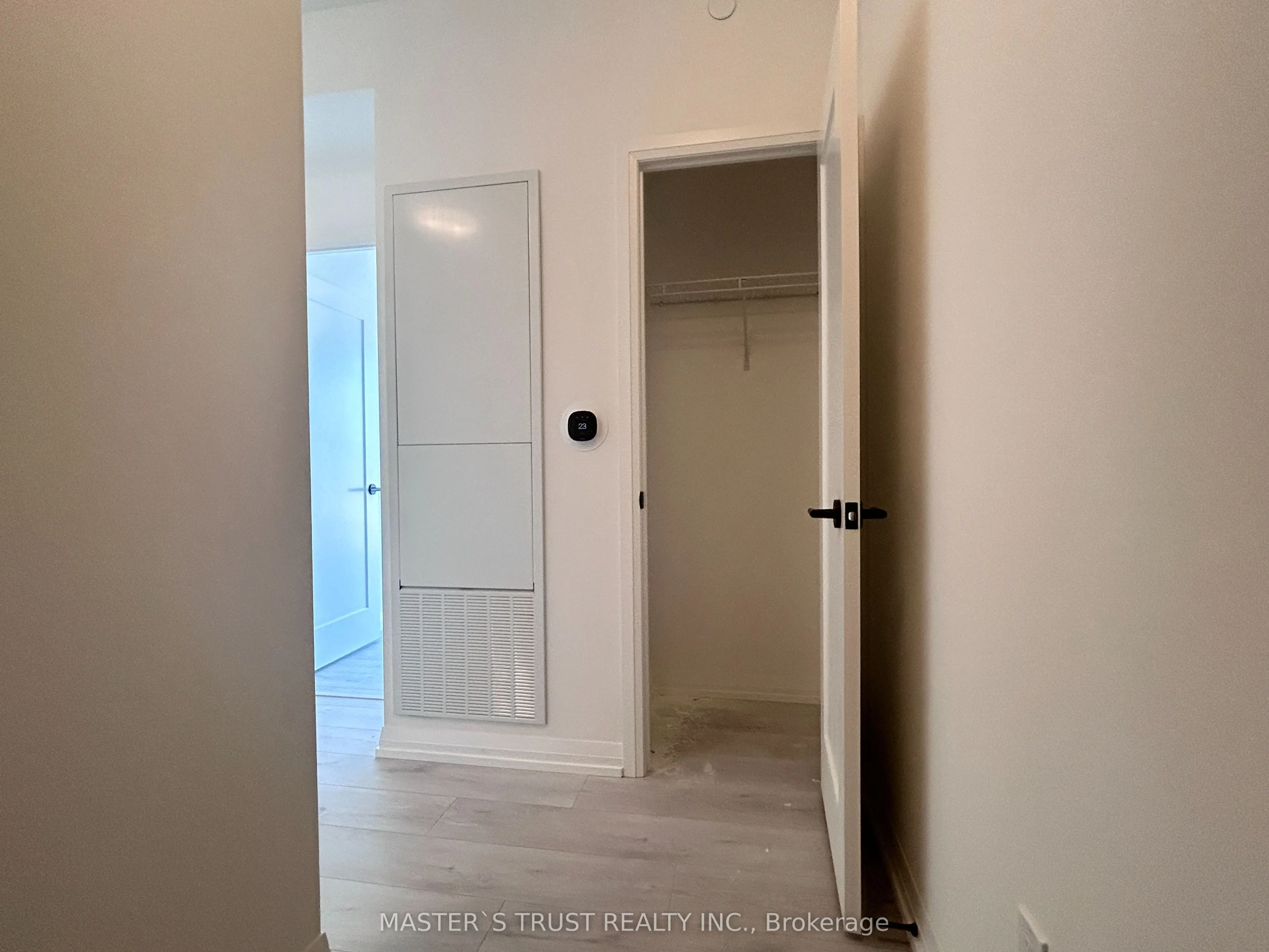 280 Dundas Street W, #2902