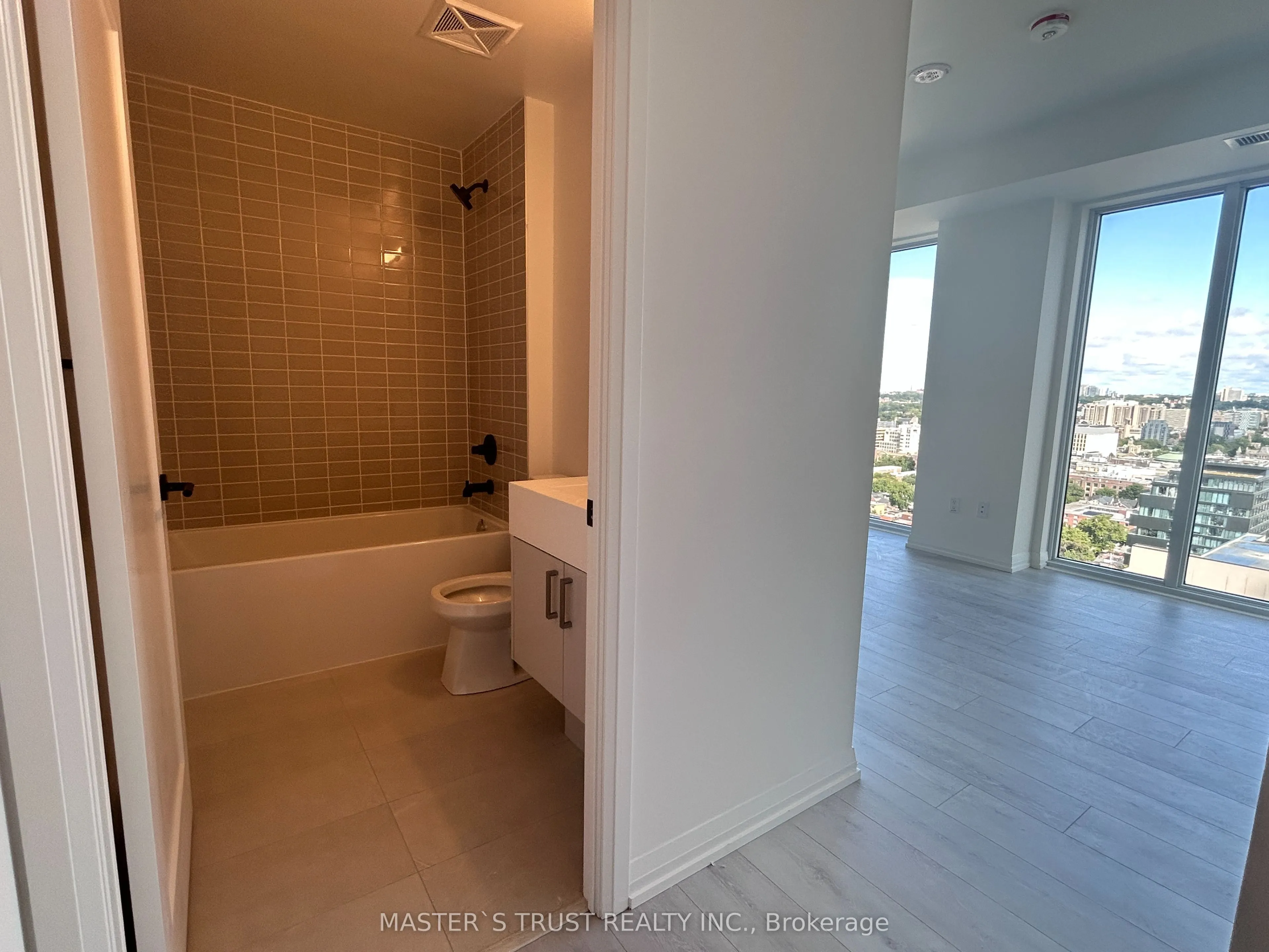 280 Dundas Street W, #2902