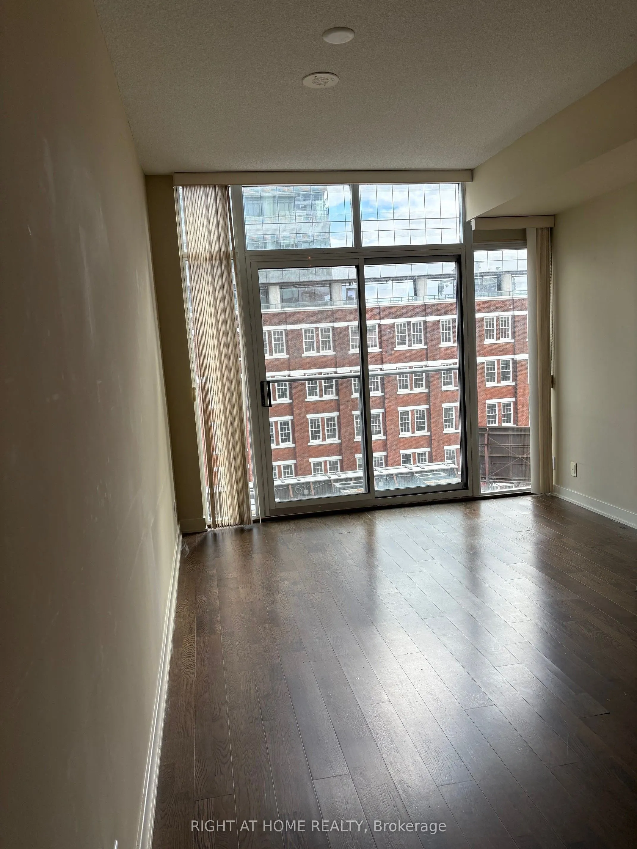 21 Nelson Street, #704