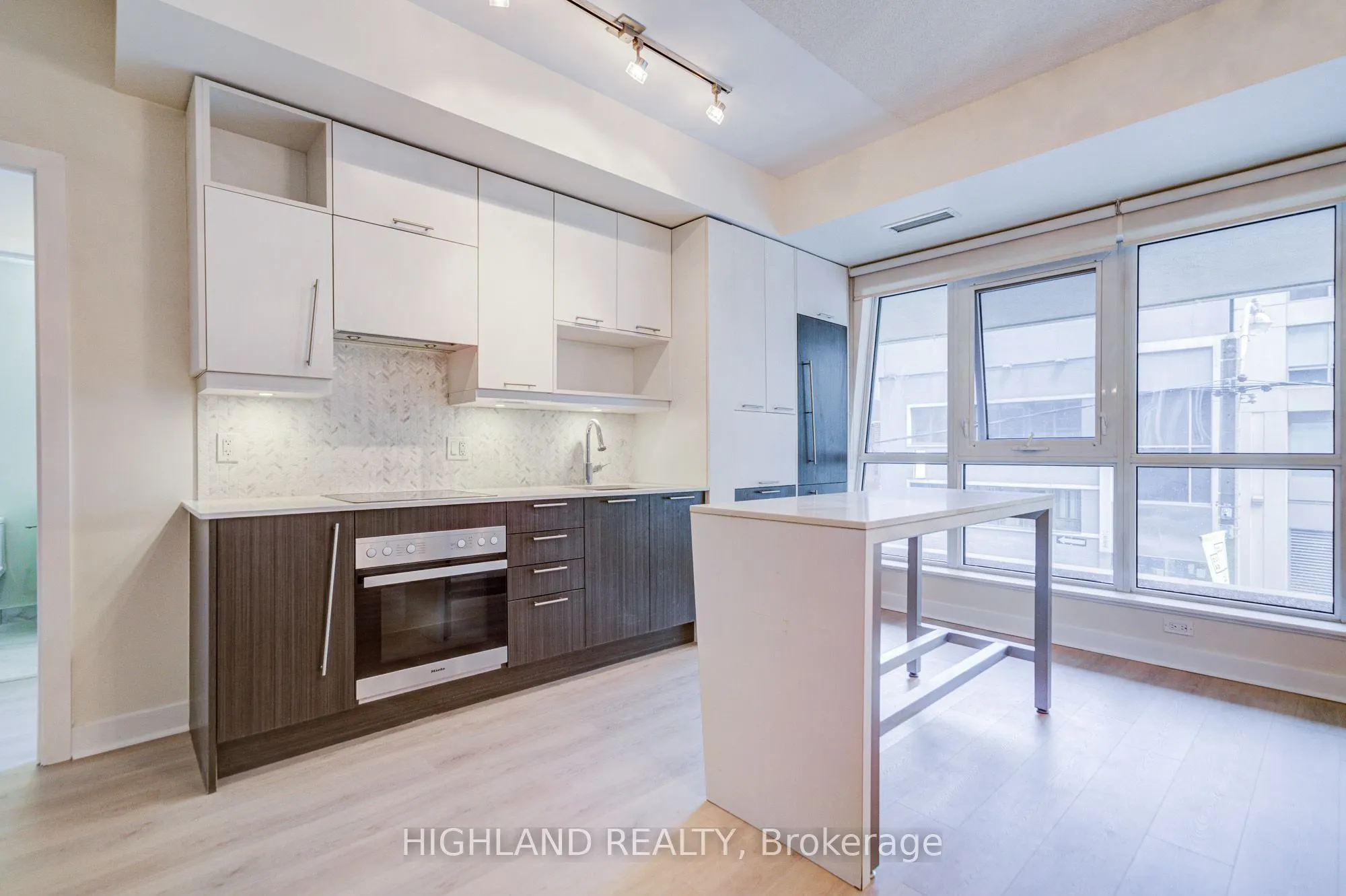 199 Richmond Street W, #202