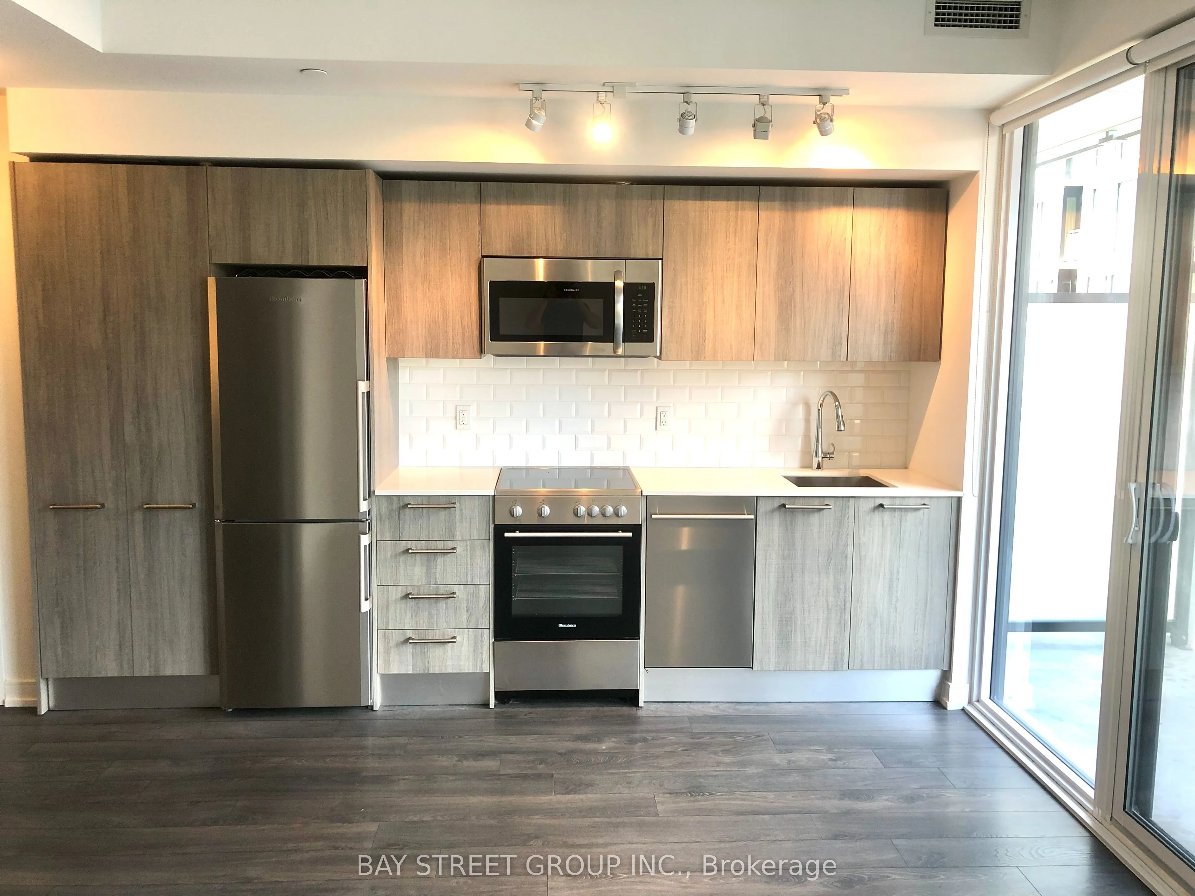 28 Wellesley Street E, #608