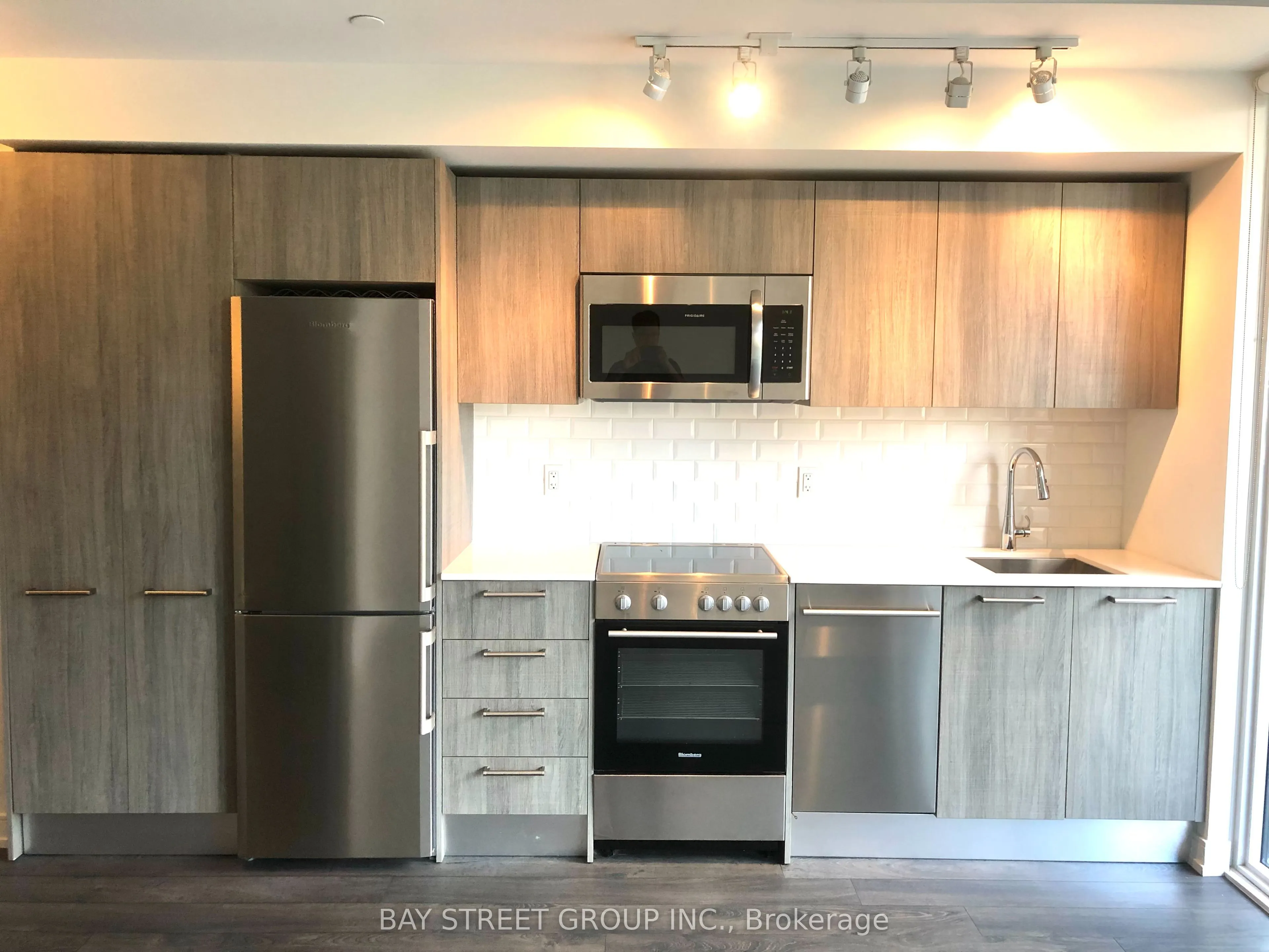 28 Wellesley Street E, #608