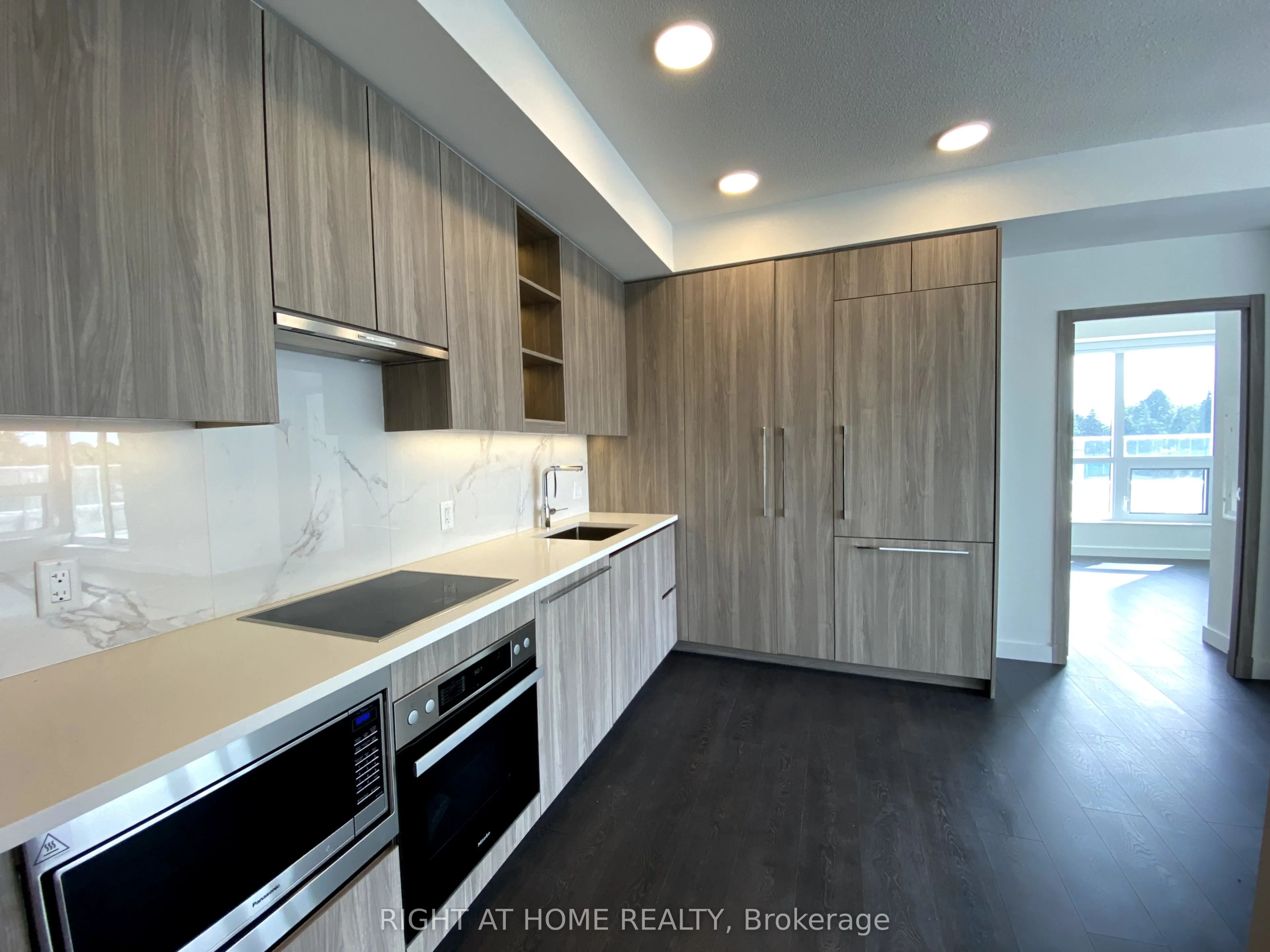 25 McMahon Drive, #606