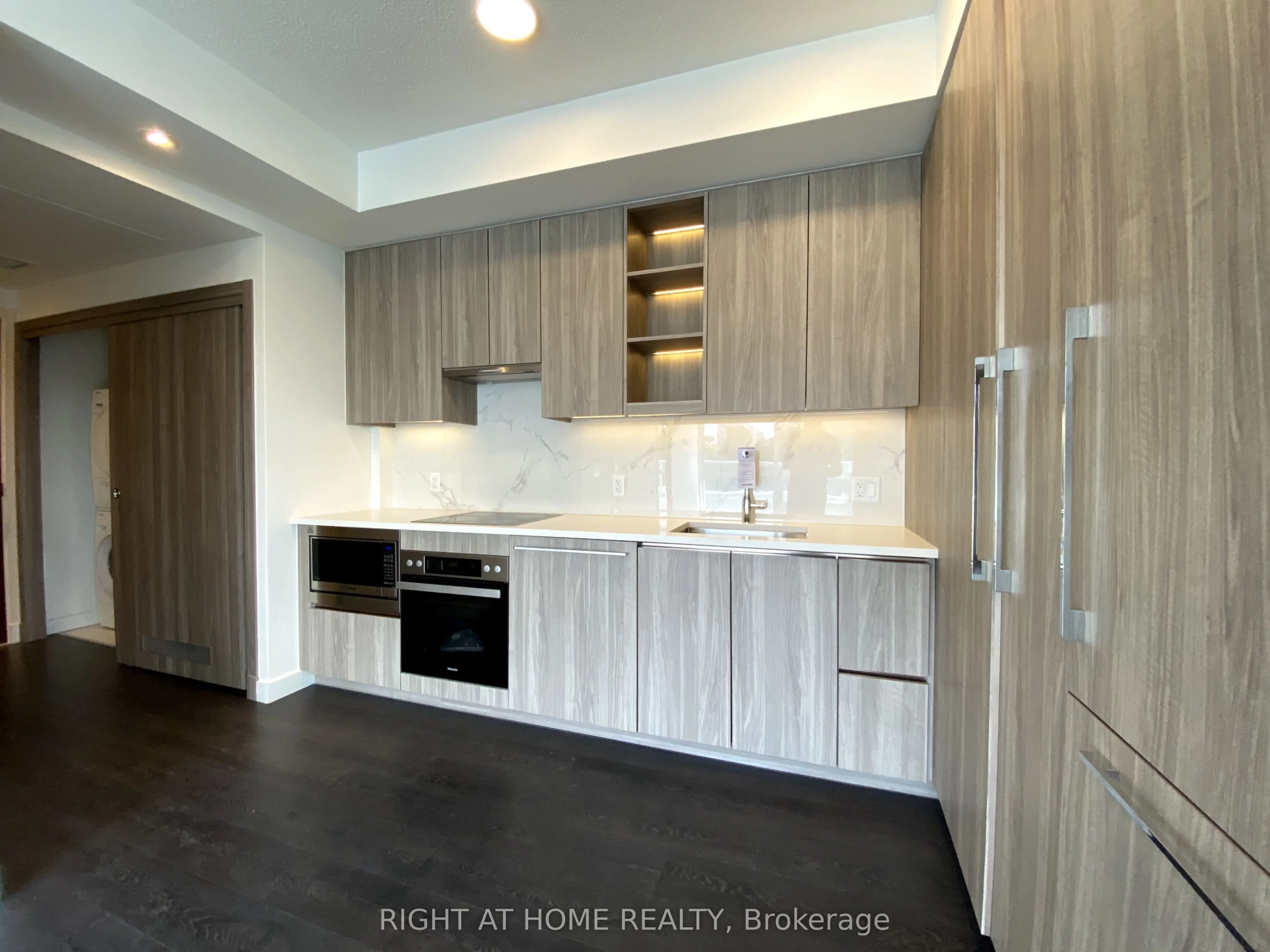 25 McMahon Drive, #606