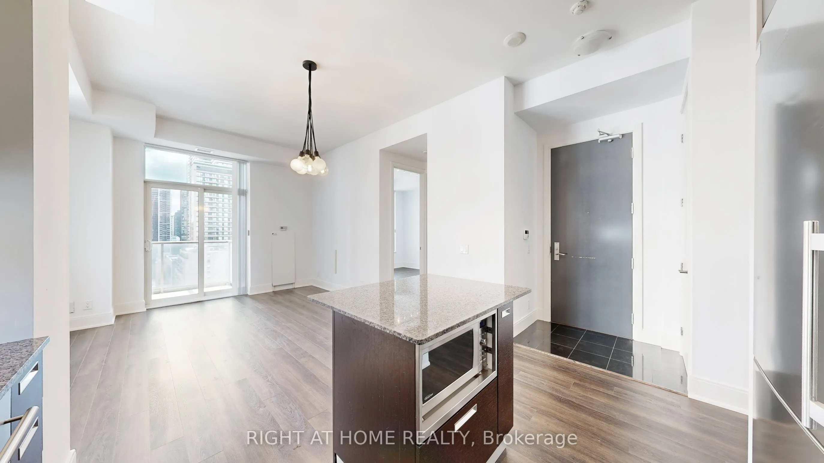 21 Balmuto Street, #1901