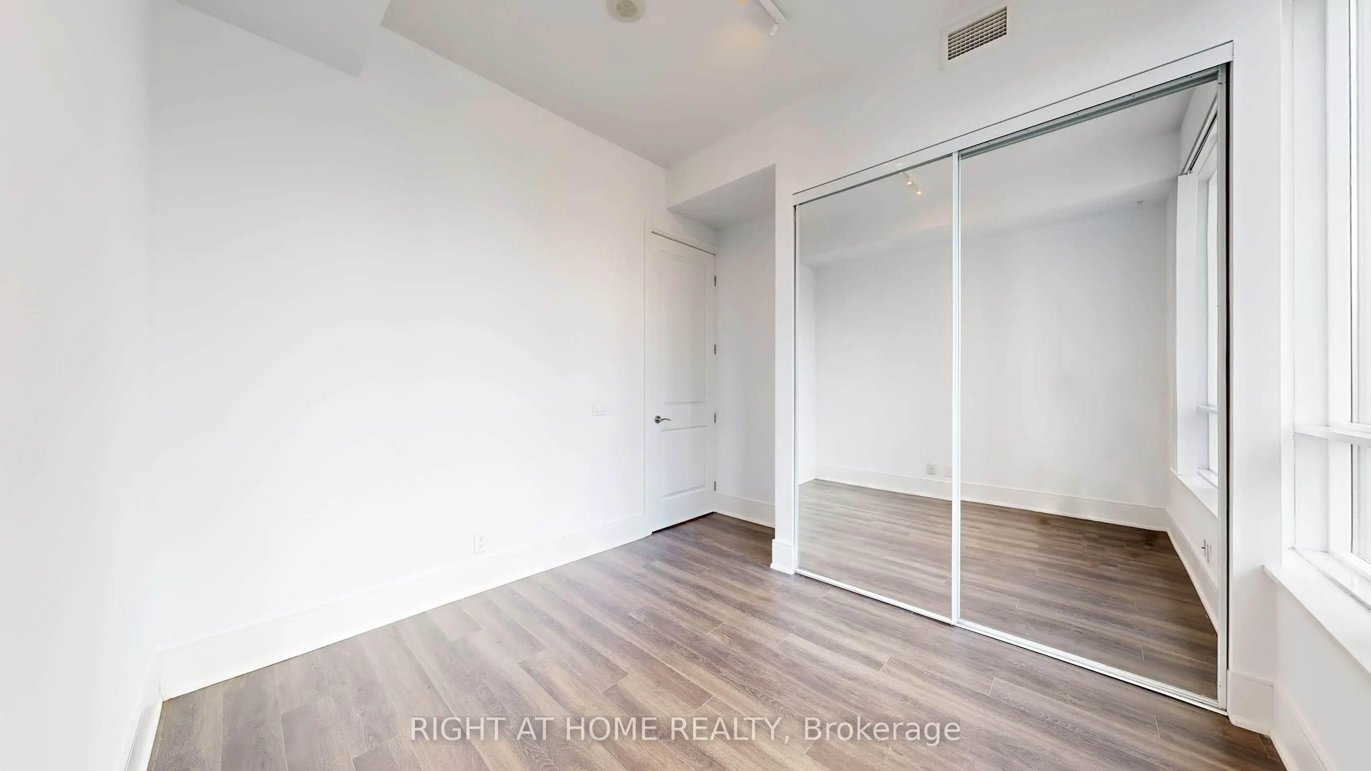 21 Balmuto Street, #1901