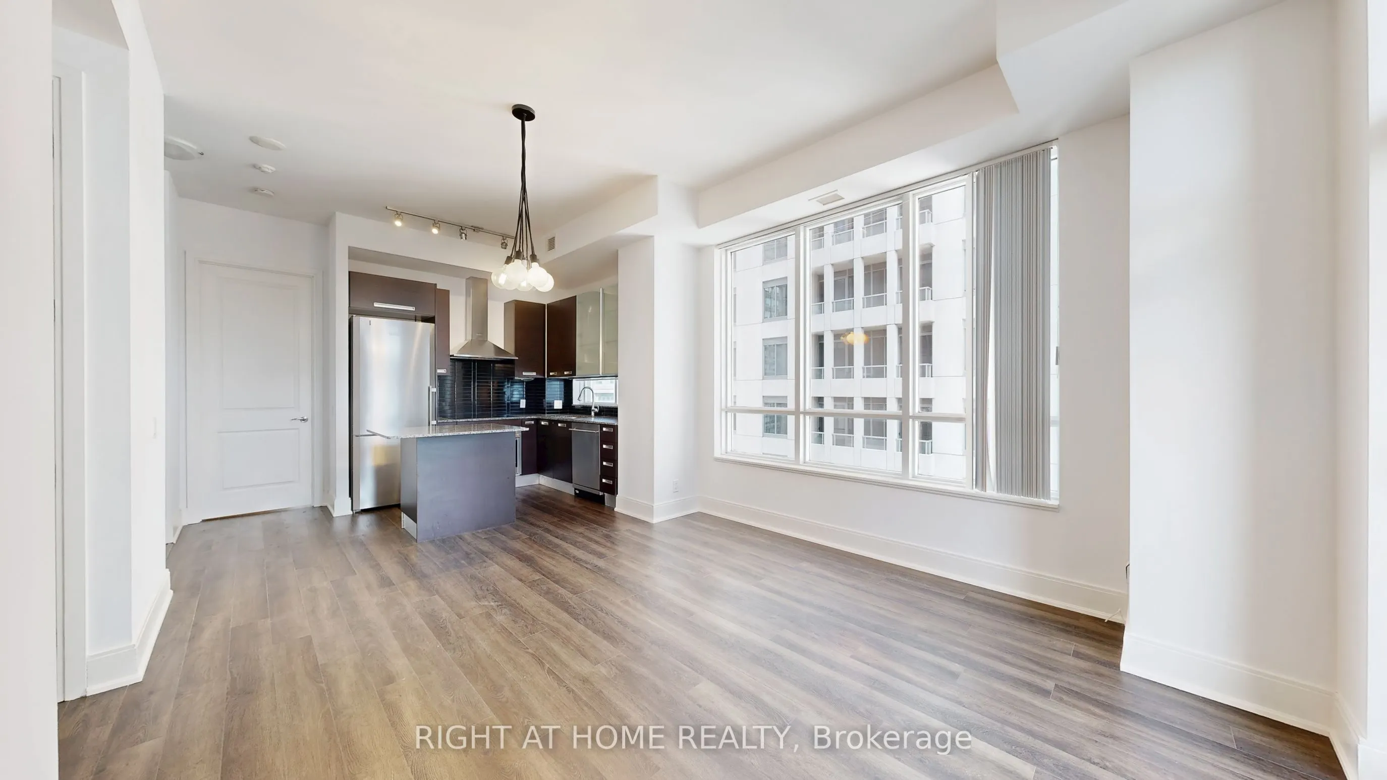 21 Balmuto Street, #1901