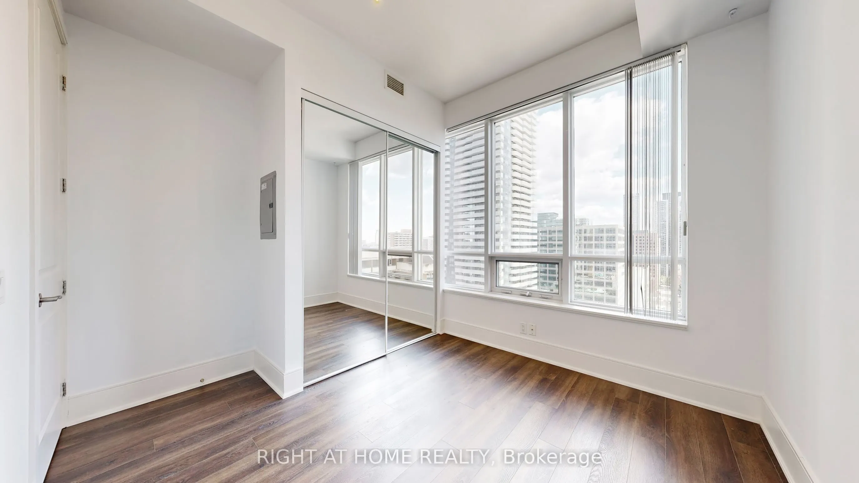 21 Balmuto Street, #1901